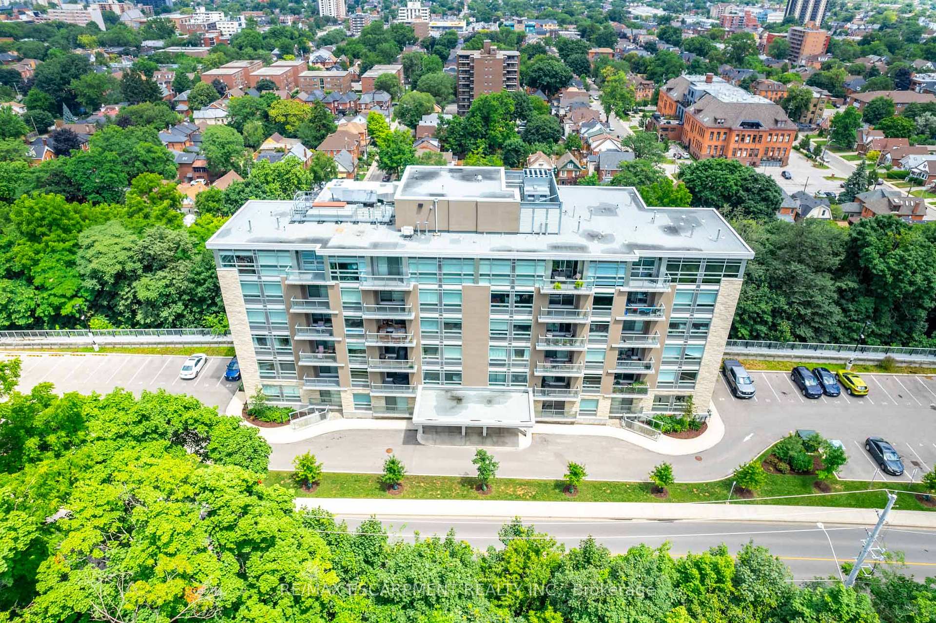Front of Unit 101, 467 Charlton Avenue