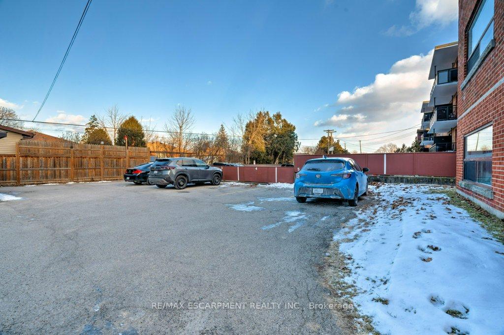 Photo 10 of Unit 6, 999 Mohawk Road E, Hamilton, Huntington — HOMEH