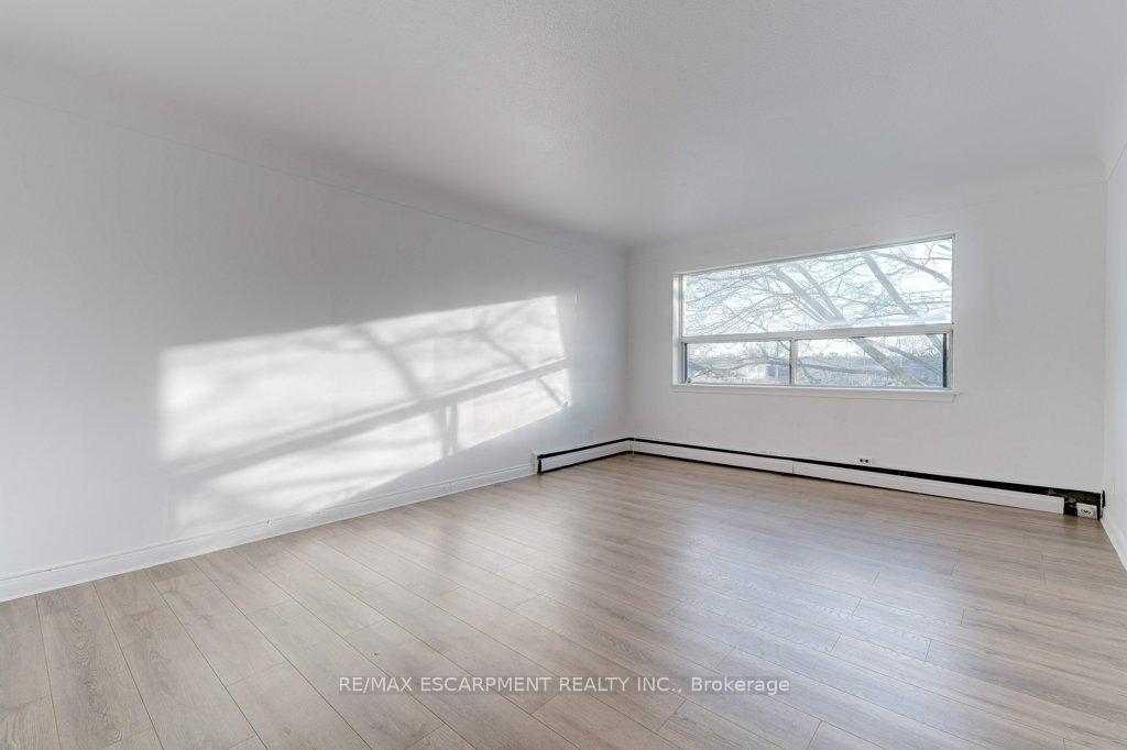 Photo 2 of Unit 6, 999 Mohawk Road E, Hamilton, Huntington — HOMEH