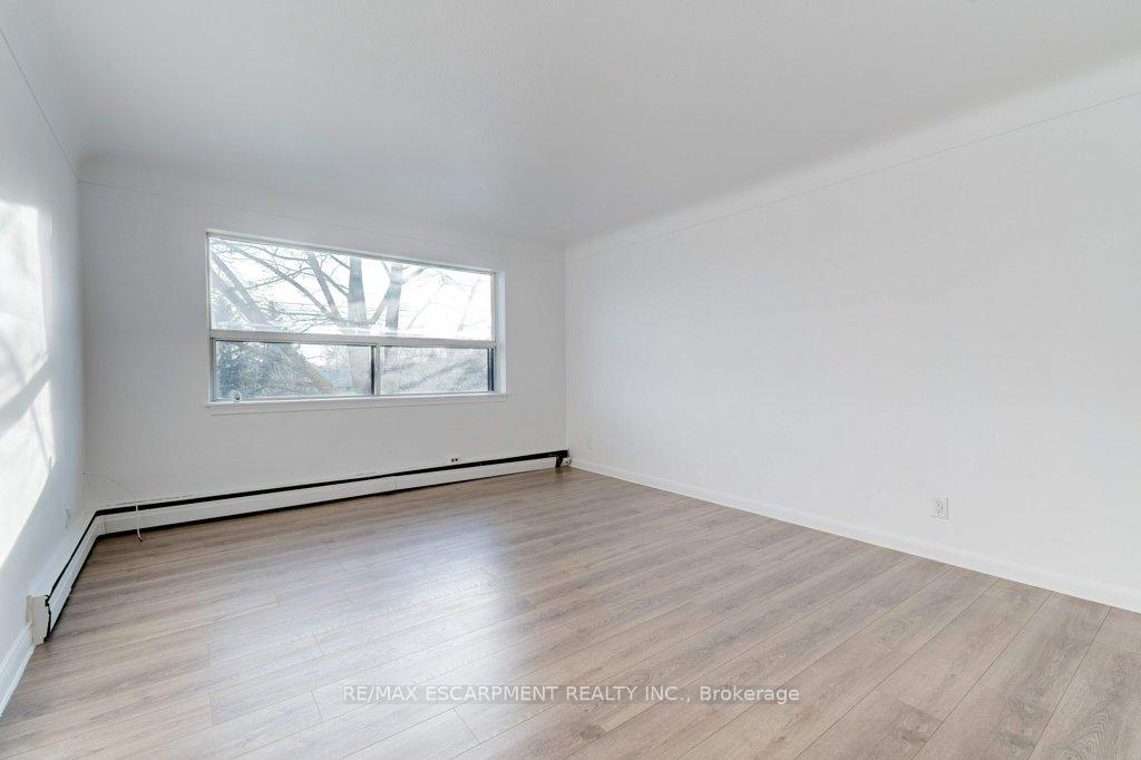 Photo 3 of Unit 6, 999 Mohawk Road E, Hamilton, Huntington — HOMEH
