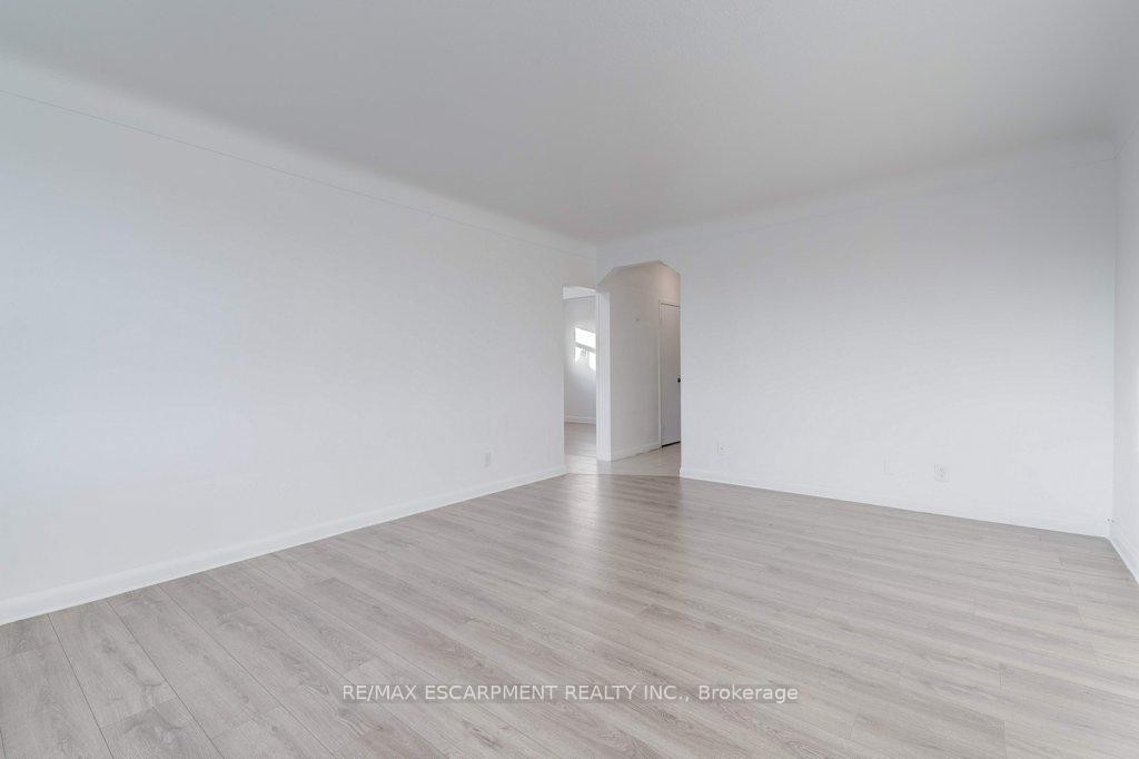Photo 21 of Unit 6, 999 Mohawk Road E, Hamilton, Huntington — HOMEH