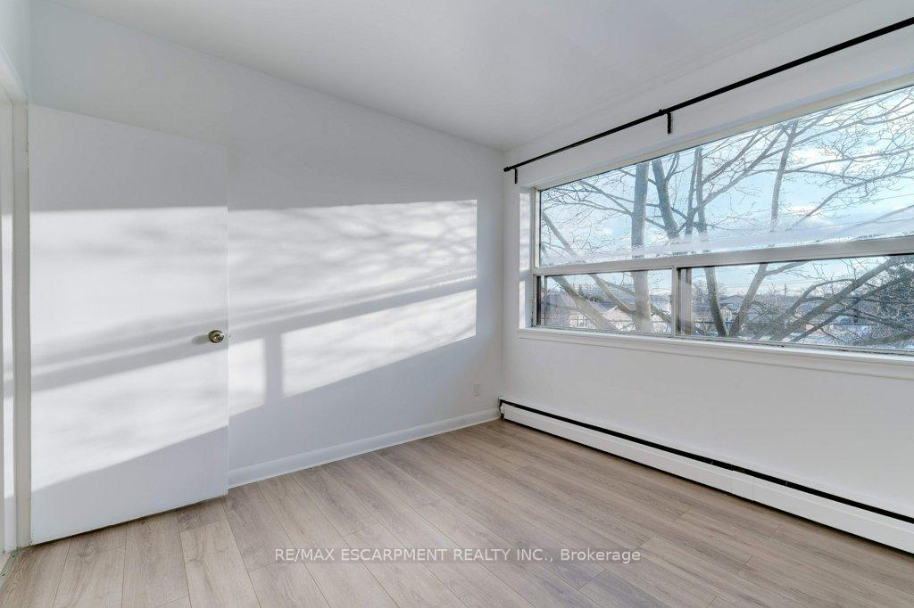Photo 8 of Unit 6, 999 Mohawk Road E, Hamilton, Huntington — HOMEH
