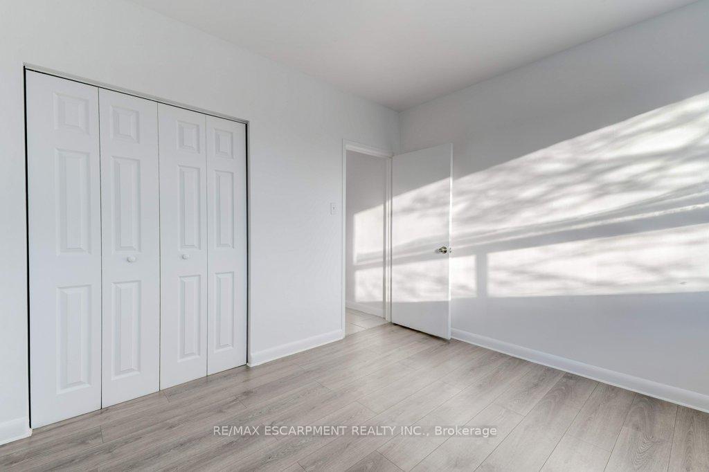 Photo 6 of Unit 6, 999 Mohawk Road E, Hamilton, Huntington — HOMEH