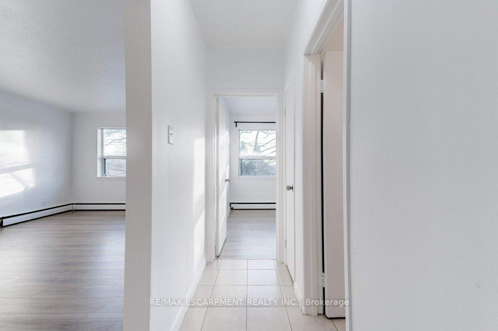 Photo 12 of Unit 6, 999 Mohawk Road E, Hamilton, Huntington — HOMEH