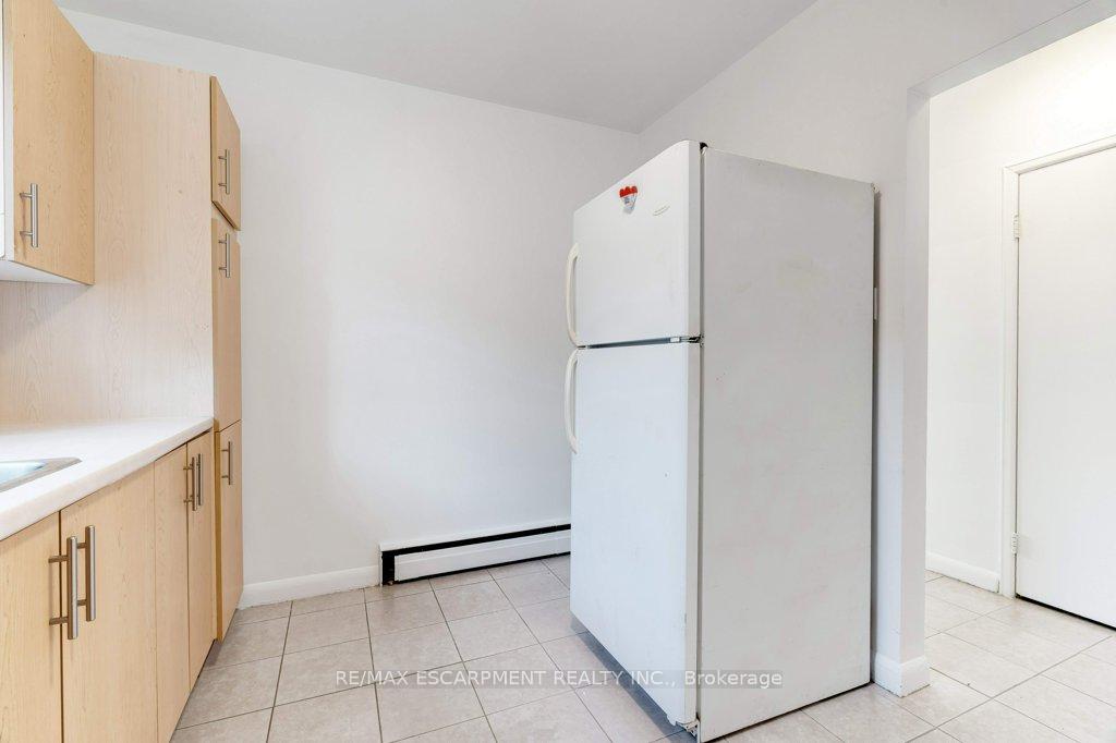 Photo 13 of Unit 6, 999 Mohawk Road E, Hamilton, Huntington — HOMEH