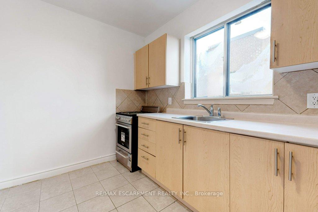 Photo 18 of Unit 6, 999 Mohawk Road E, Hamilton, Huntington — HOMEH