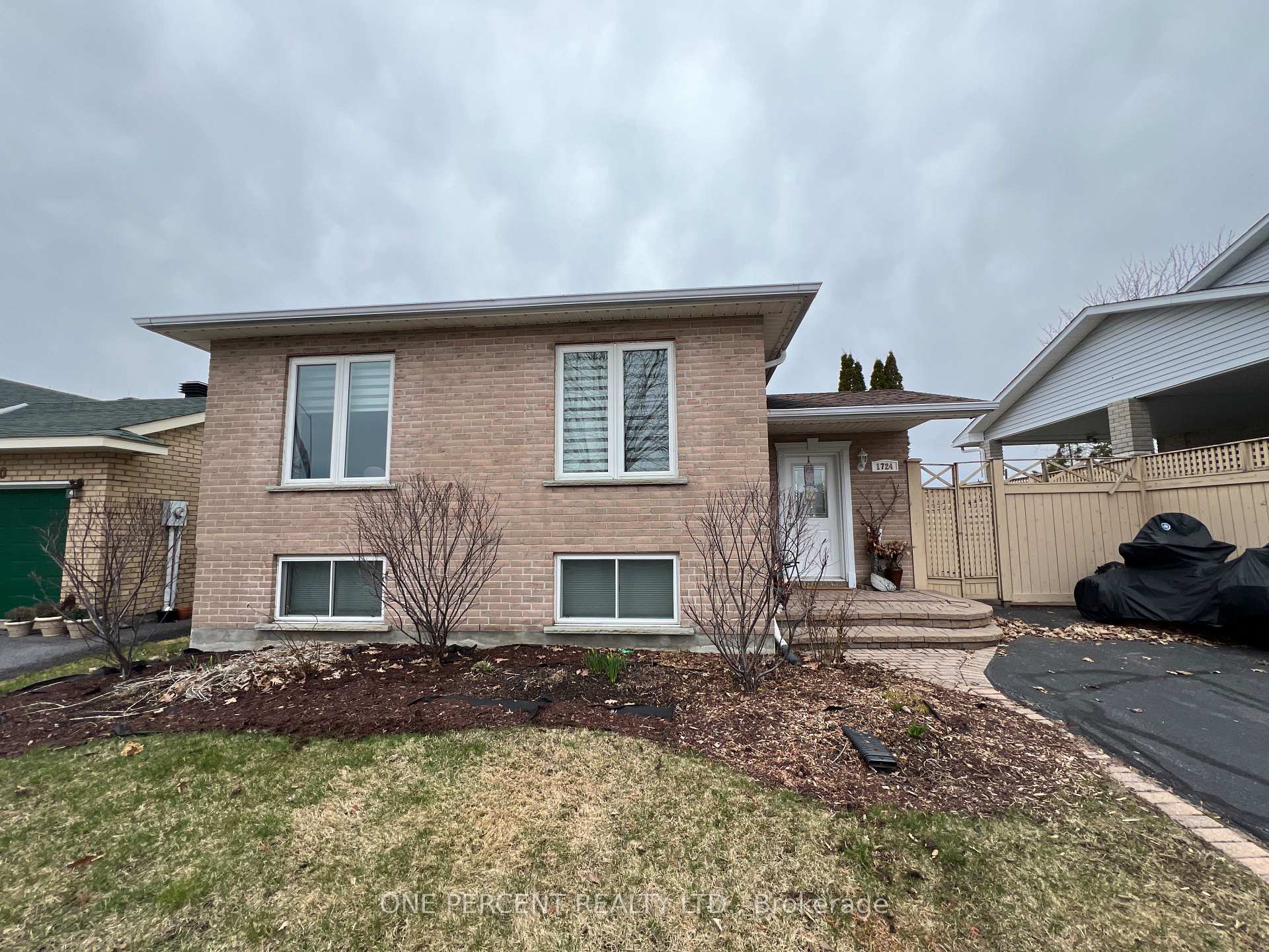 Photo 2 of 1724 Cumberland Street, Cornwall — HOMEH