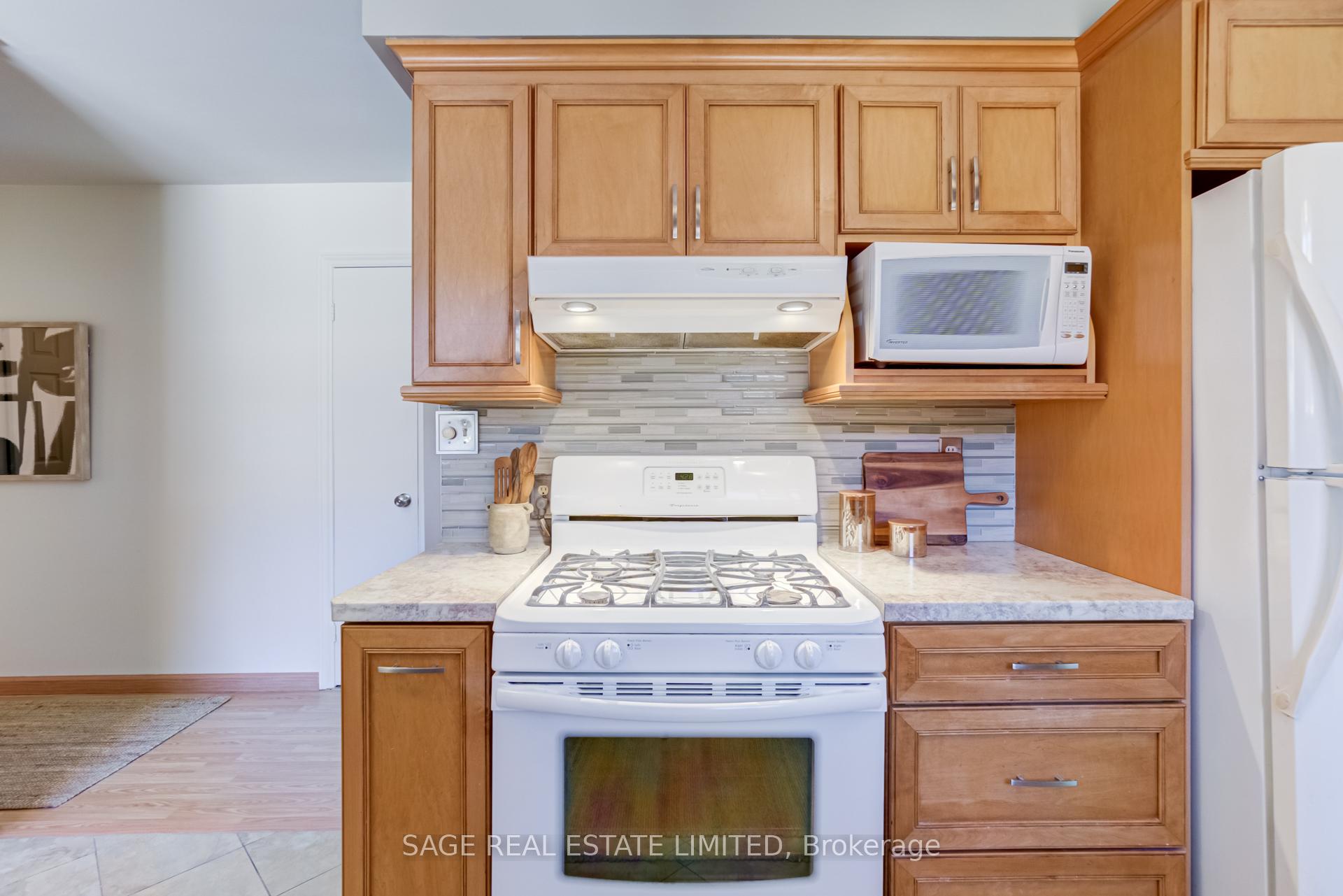Photo 17 of 54 Dundee Drive, Haldimand — HOMEH