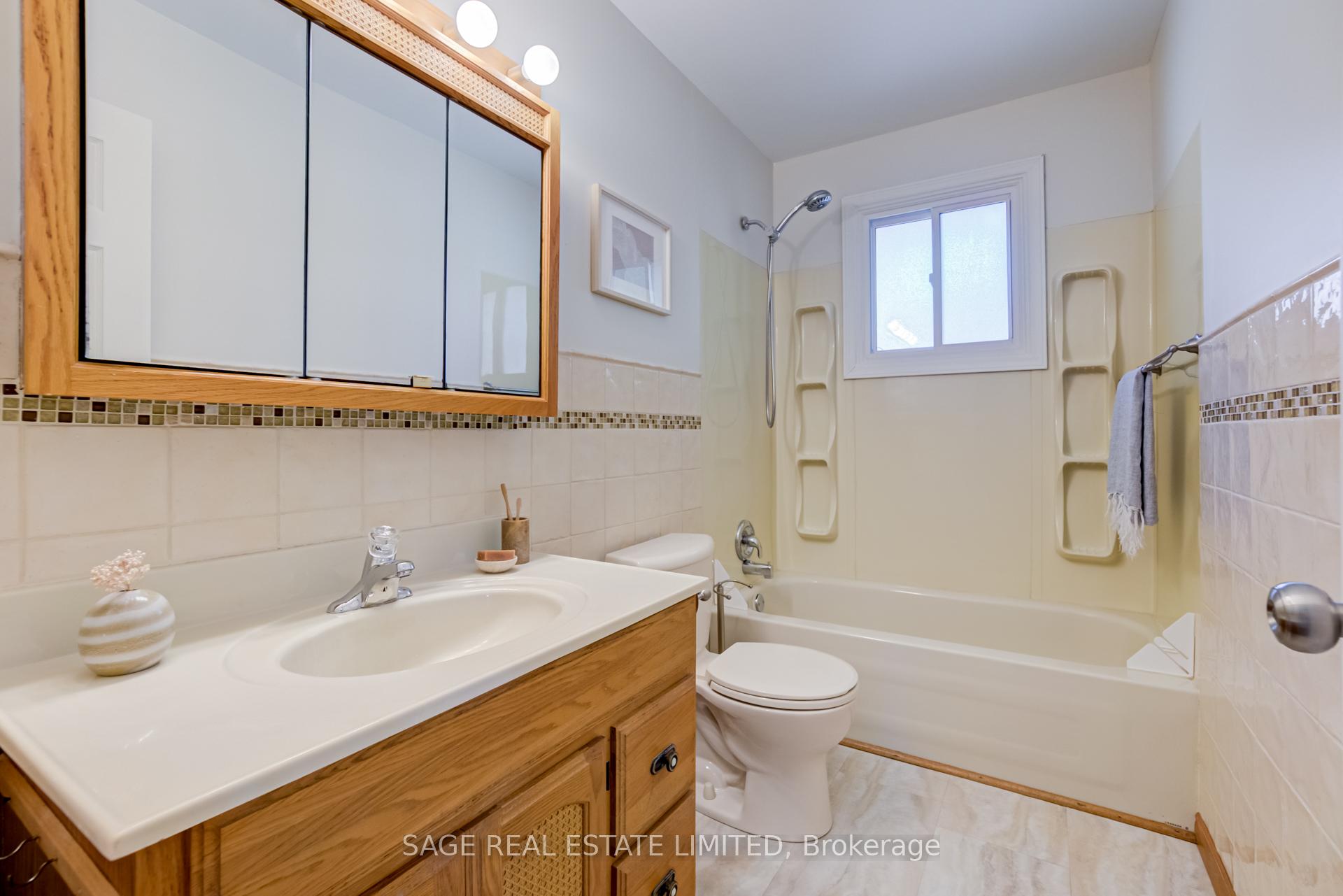 Photo 19 of 54 Dundee Drive, Haldimand — HOMEH