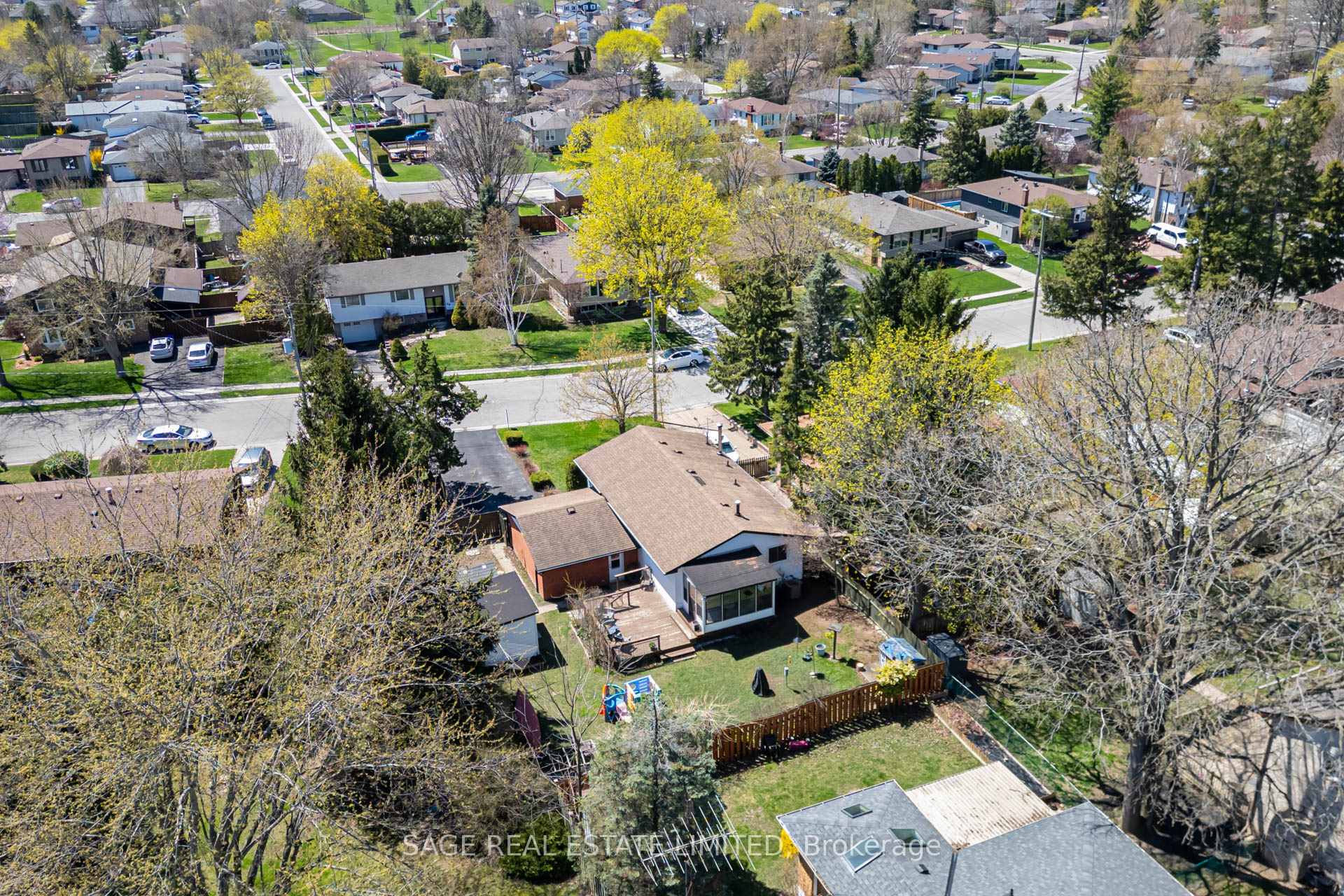 Photo 40 of 54 Dundee Drive, Haldimand — HOMEH