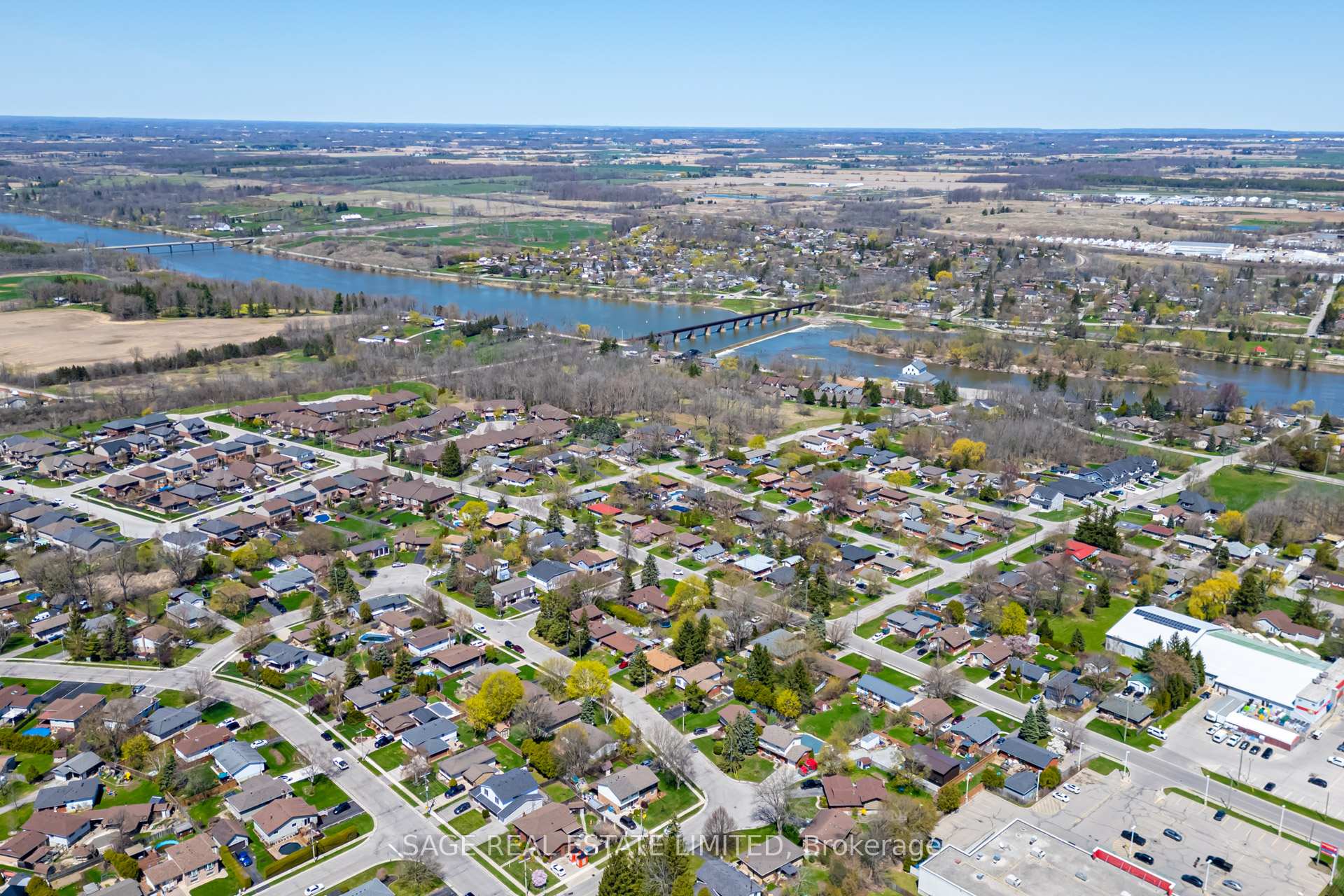 Photo 45 of 54 Dundee Drive, Haldimand — HOMEH