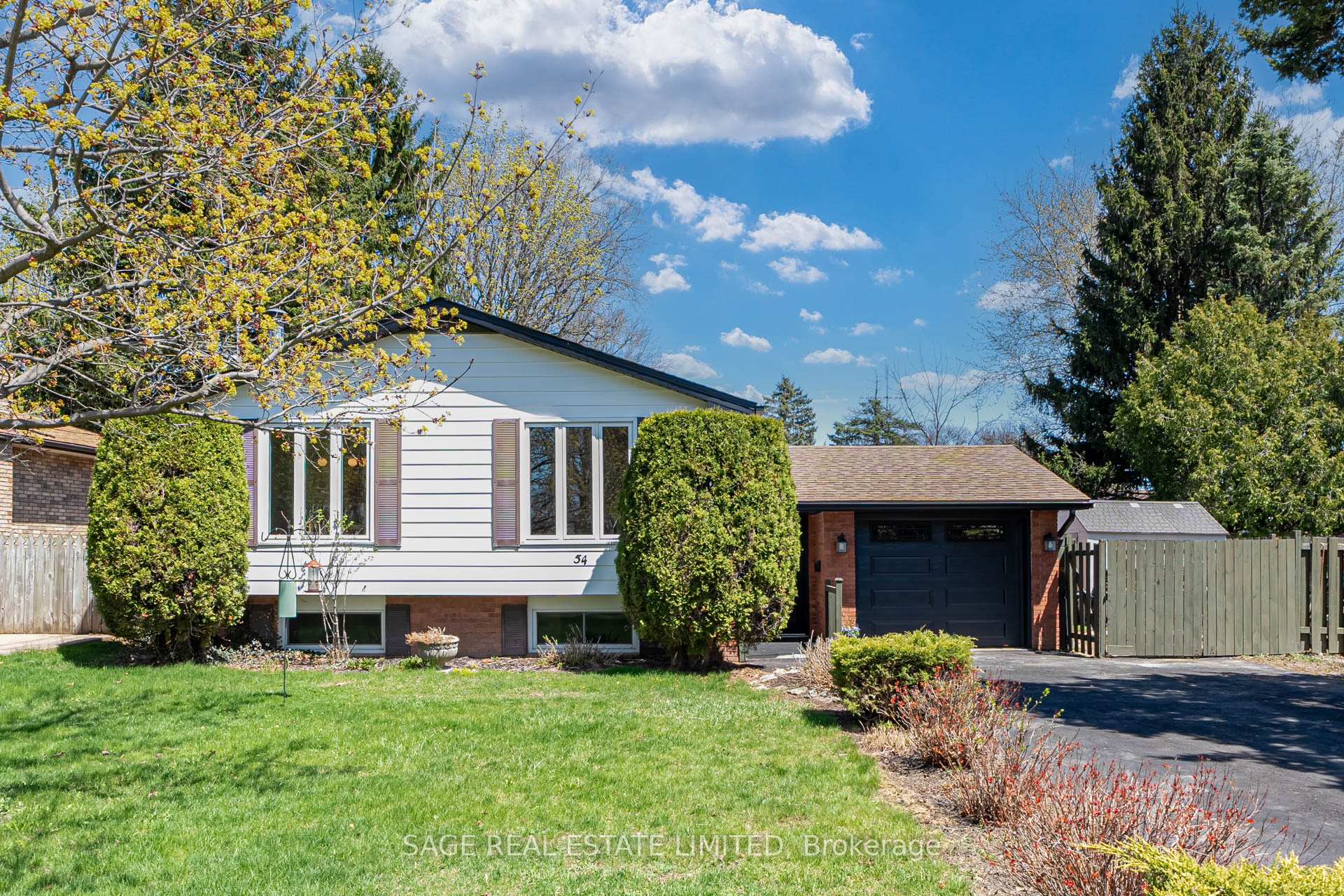Photo 35 of 54 Dundee Drive, Haldimand — HOMEH