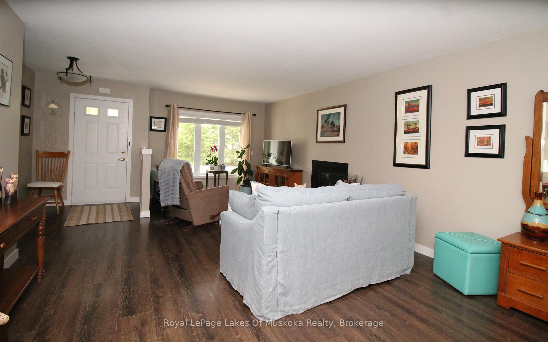 Photo 4 of 30 Hedgewood Lane, Gravenhurst, Muskoka (S) — HOMEH