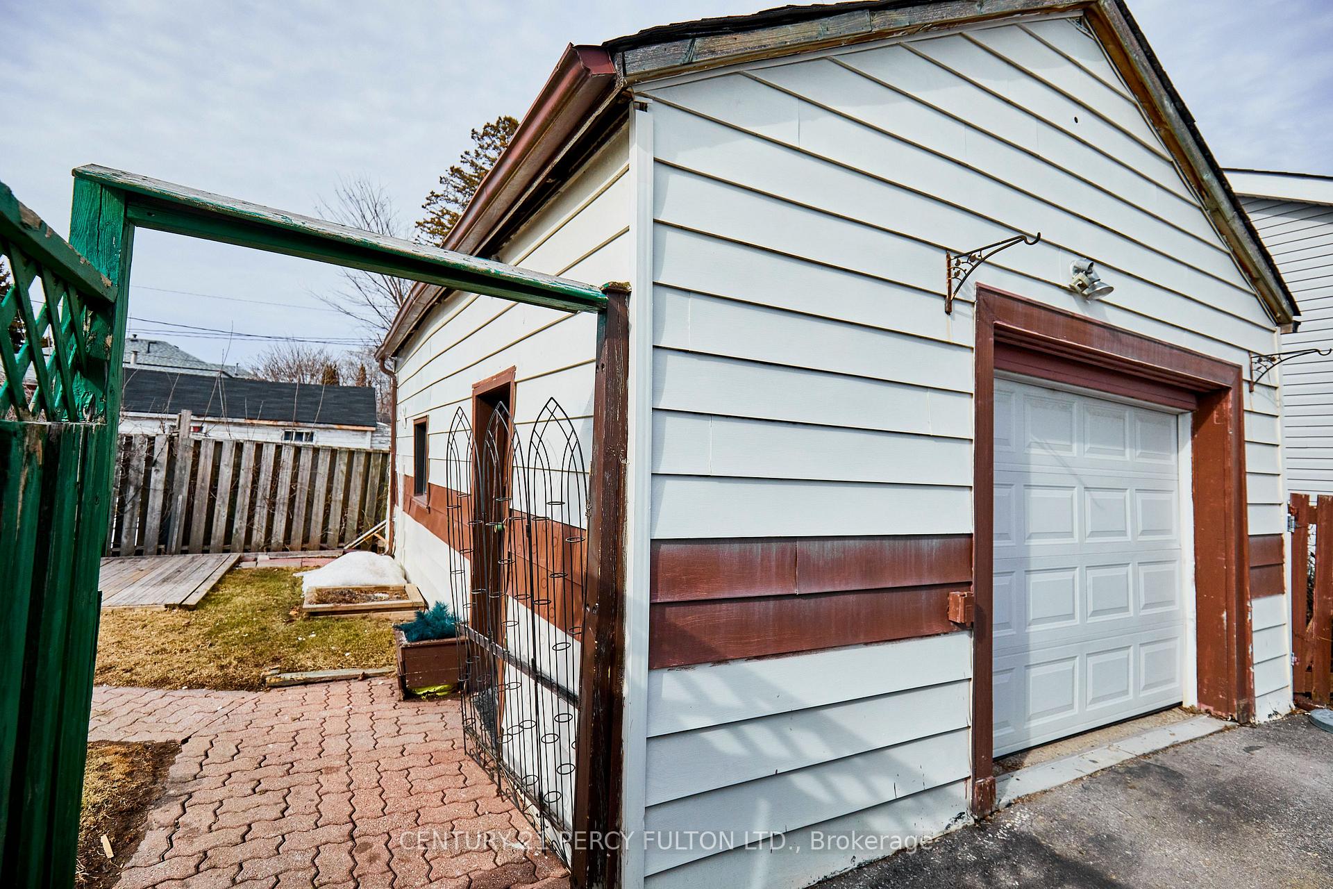 Photo 14 of 25 Windsor Avenue, Ajax, Central — HOMEH