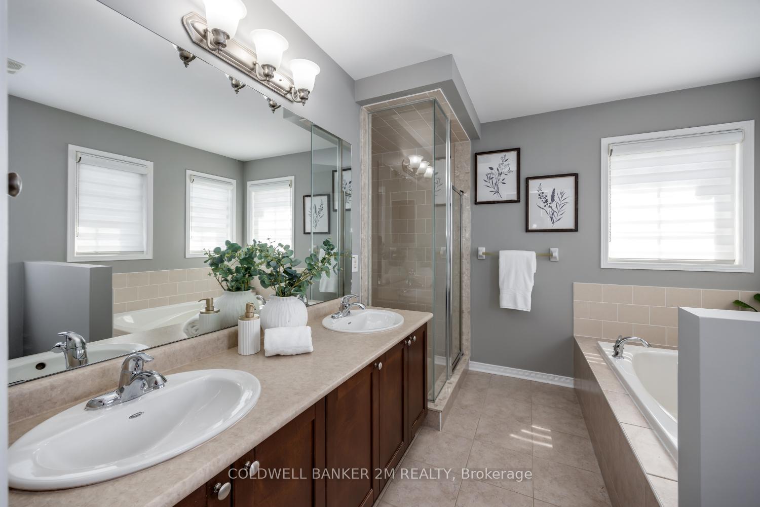 Photo 2 of 8 Darryl Caswell Way, Clarington, Bowmanville — HOMEH