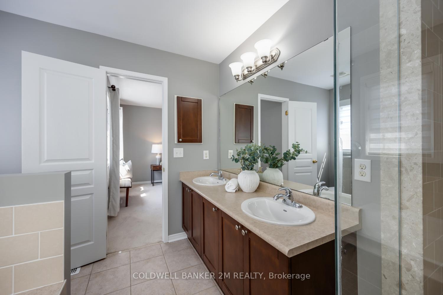 Photo 3 of 8 Darryl Caswell Way, Clarington, Bowmanville — HOMEH