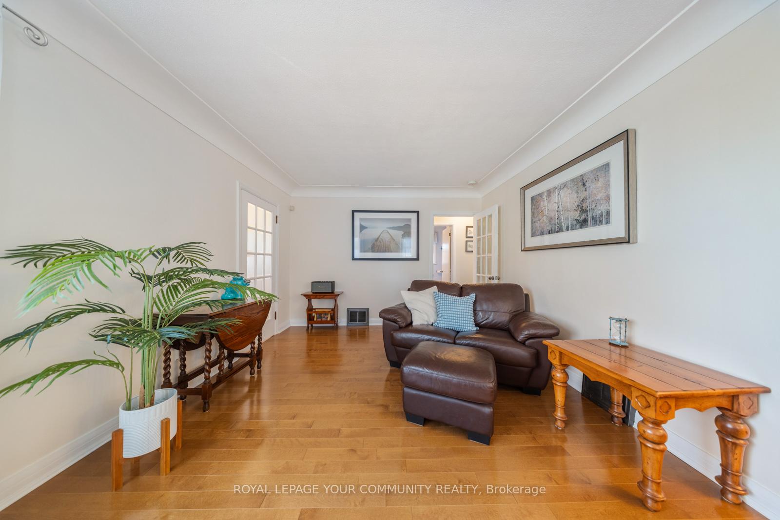 Photo 5 of 54 First Street N, Hamilton, Stoney Creek — HOMEH