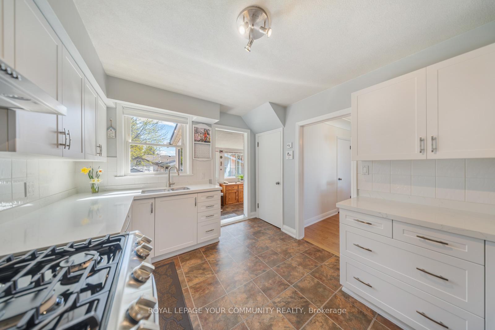 Photo 3 of 54 First Street N, Hamilton, Stoney Creek — HOMEH