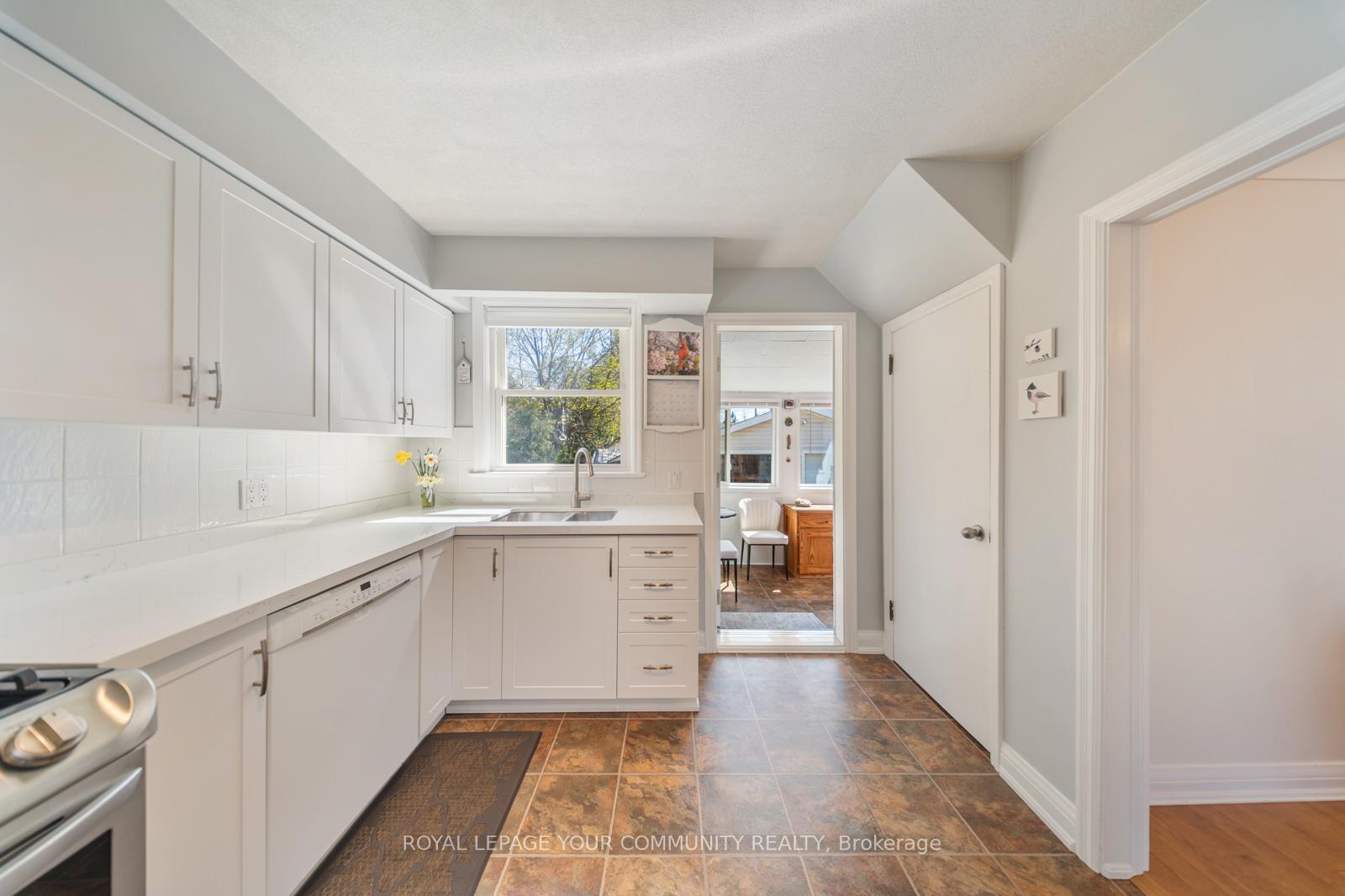 Photo 12 of 54 First Street N, Hamilton, Stoney Creek — HOMEH