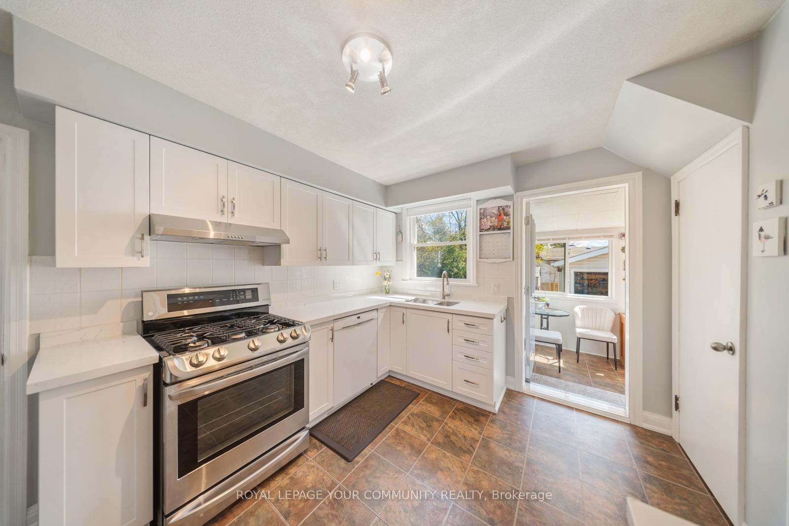 Photo 11 of 54 First Street N, Hamilton, Stoney Creek — HOMEH