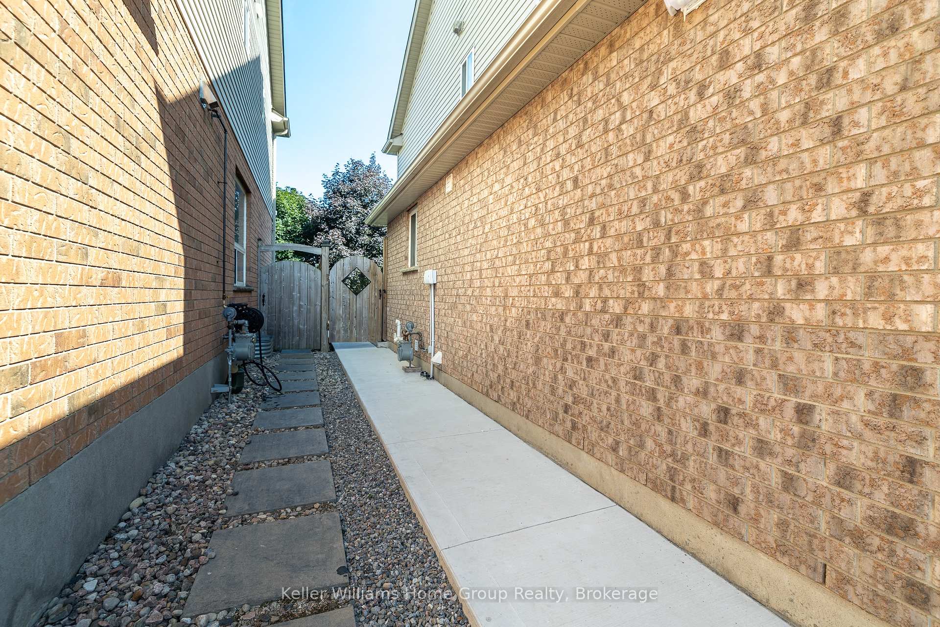 Photo 3 of 95 Goodwin Dr, Guelph, Pineridge/Westminster Woods — HOMEH