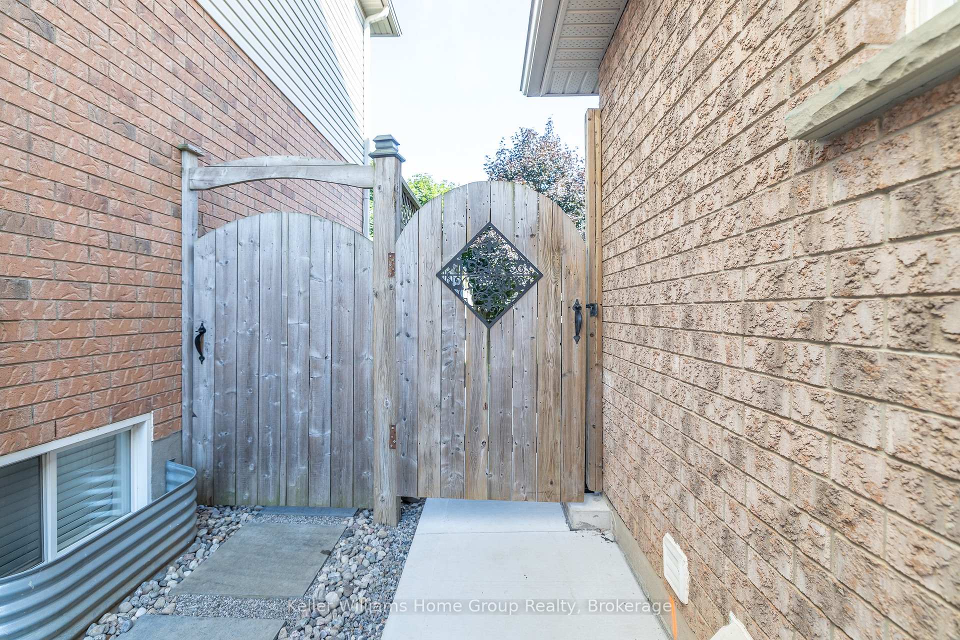 Photo 4 of 95 Goodwin Dr, Guelph, Pineridge/Westminster Woods — HOMEH