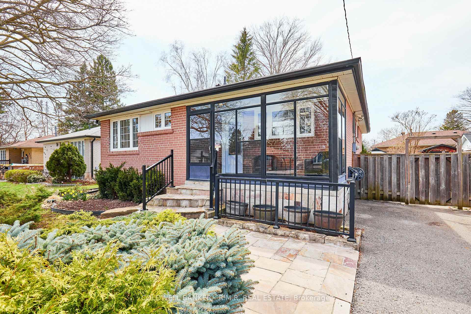Photo 1 of 918 Donovan Crescent, Whitby, Williamsburg — HOMEH