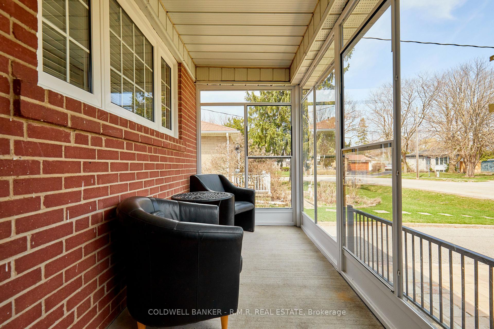 Photo 6 of 918 Donovan Crescent, Whitby, Williamsburg — HOMEH