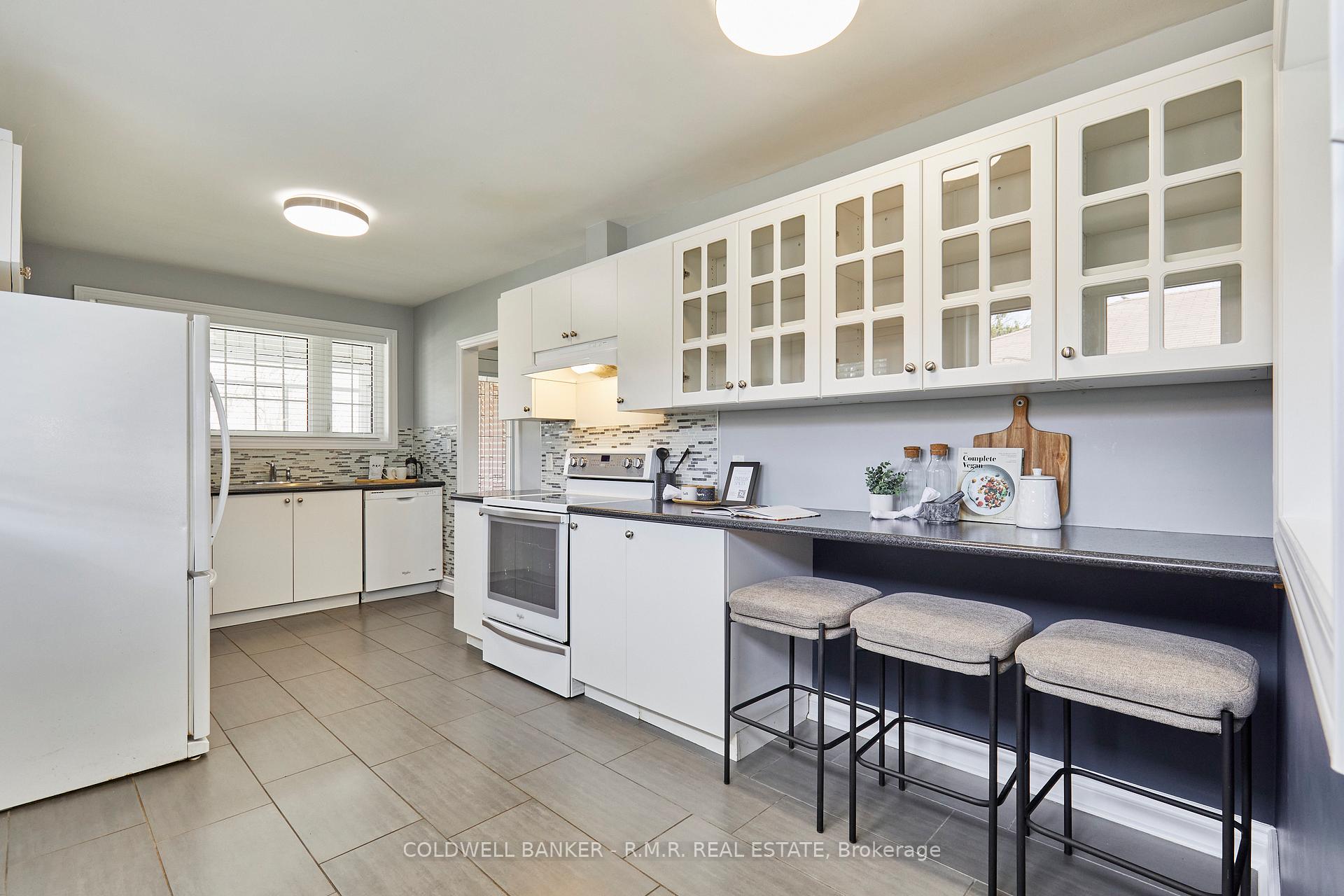Photo 14 of 918 Donovan Crescent, Whitby, Williamsburg — HOMEH