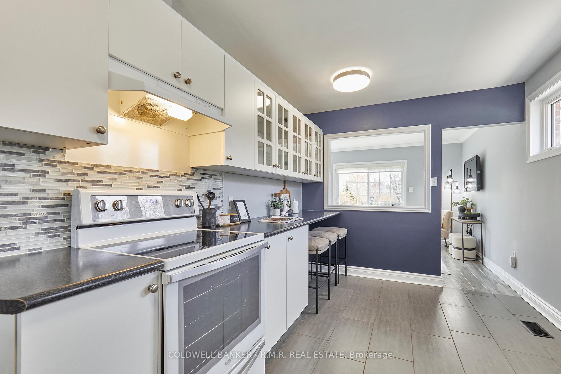 Photo 5 of 918 Donovan Crescent, Whitby, Williamsburg — HOMEH