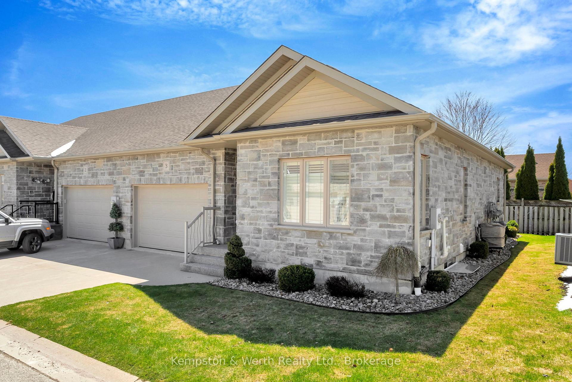 Front of Unit 3, 855 Wallace Avenue S