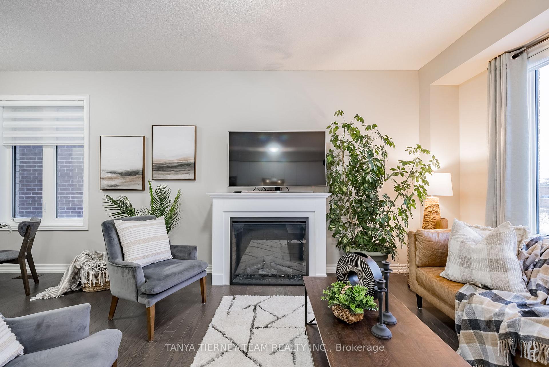Photo 4 of 49 Conarty Crescent, Whitby, Rural Whitby — HOMEH