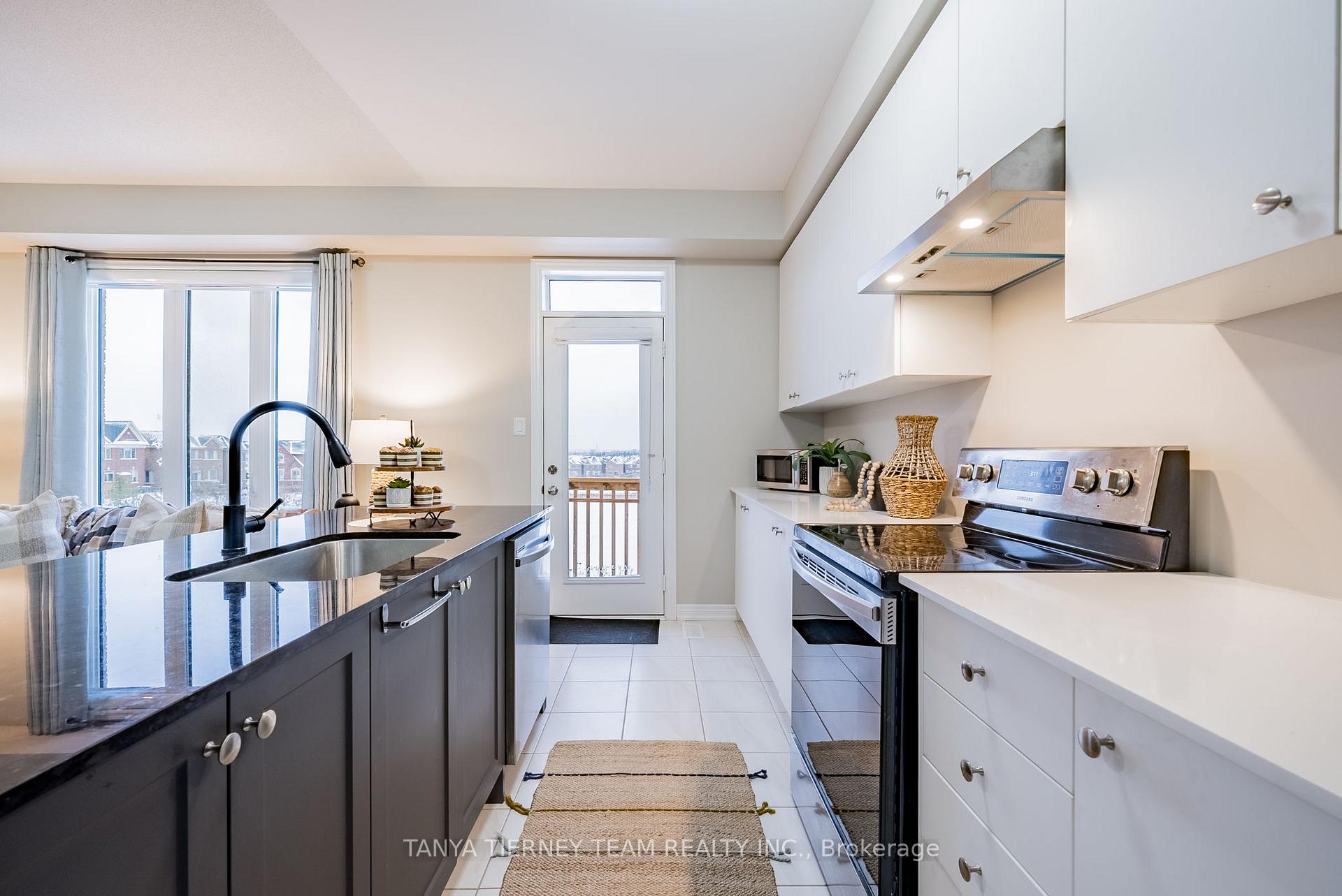 Photo 6 of 49 Conarty Crescent, Whitby, Rural Whitby — HOMEH