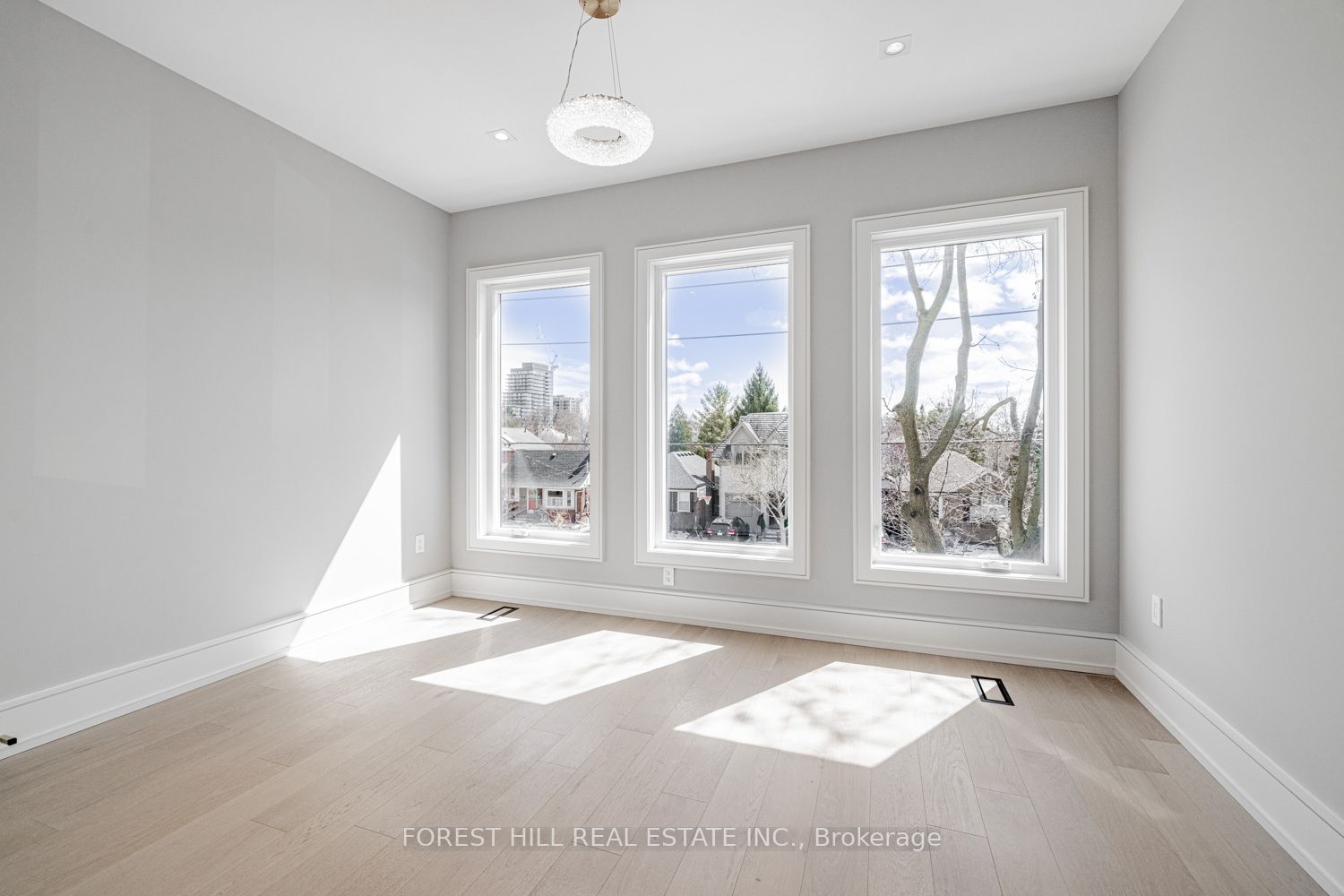Photo 37 of 584 Broadway Avenue, Toronto, Leaside — HOMEH