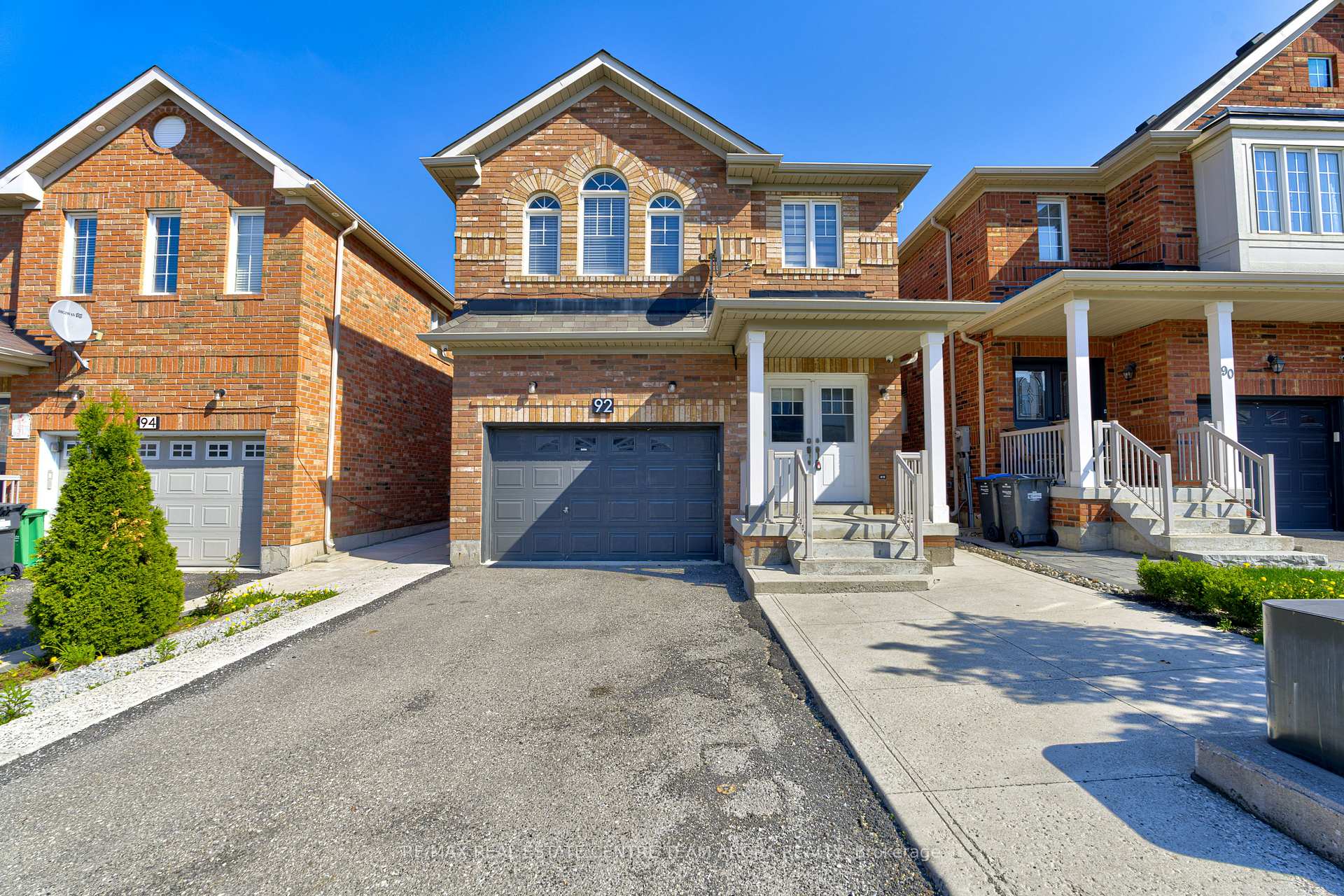 Front of 92 Gulfbrook Circle