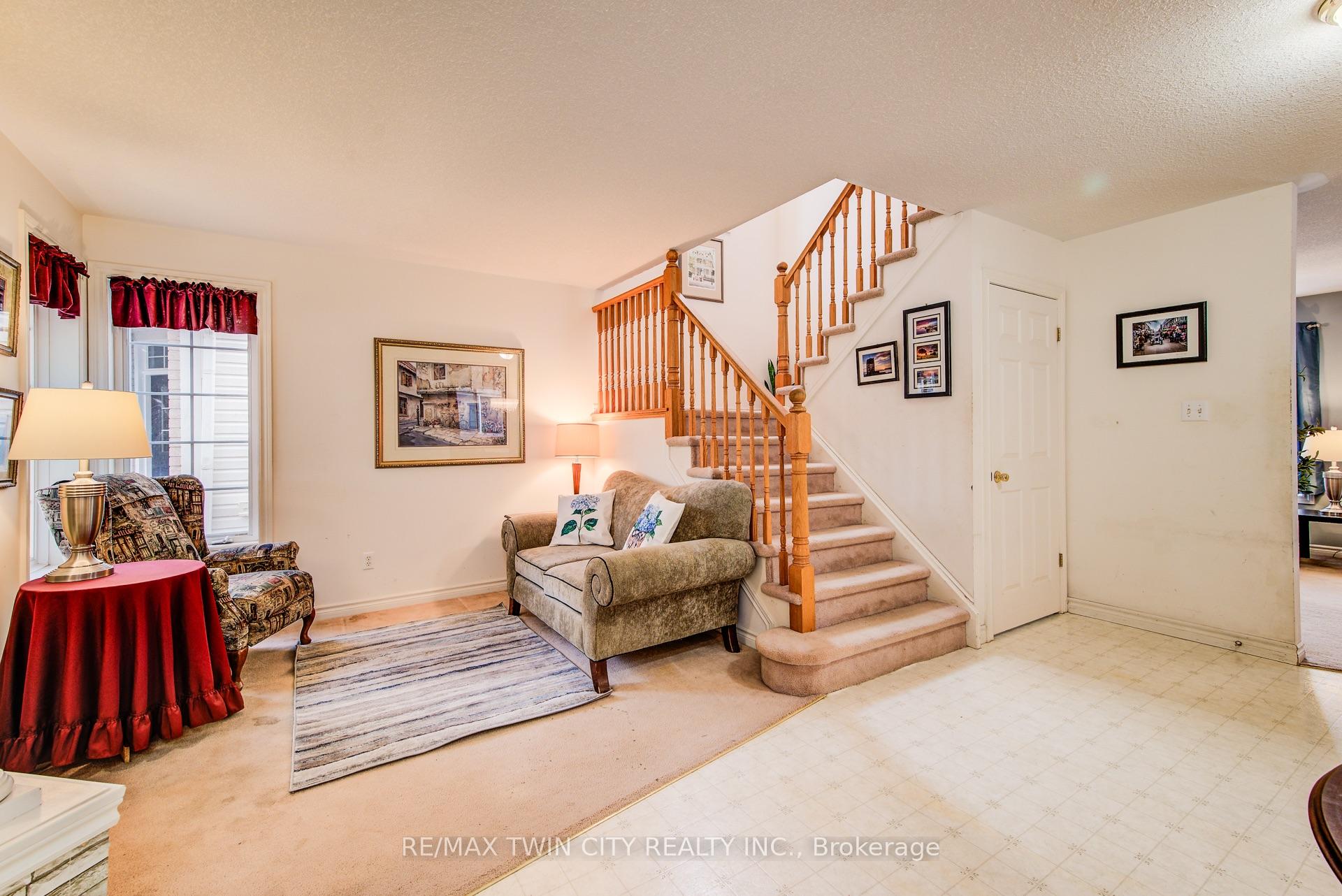 Photo 2 of 620 Yarmouth Drive, Waterloo — HOMEH