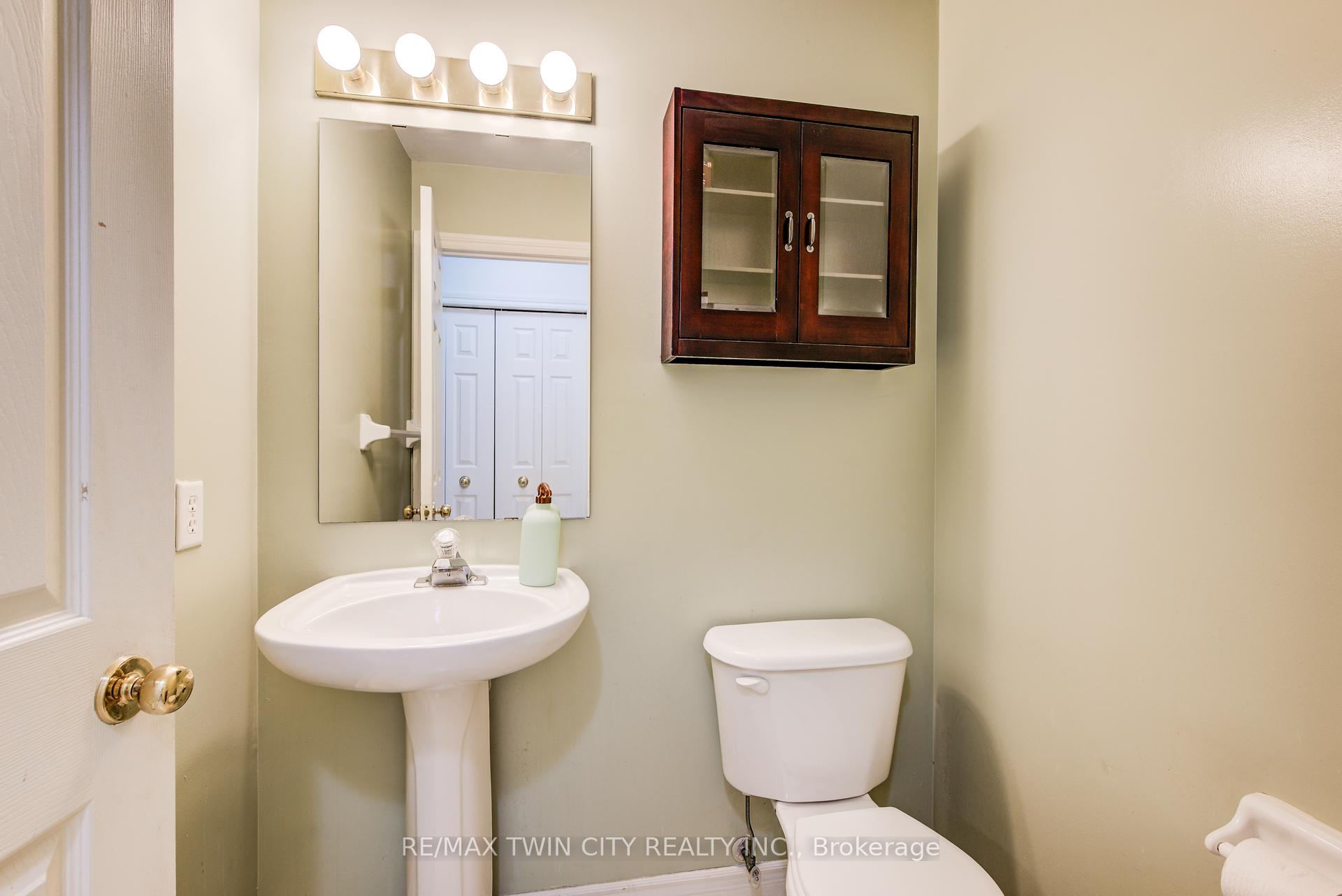 Photo 5 of 620 Yarmouth Drive, Waterloo — HOMEH