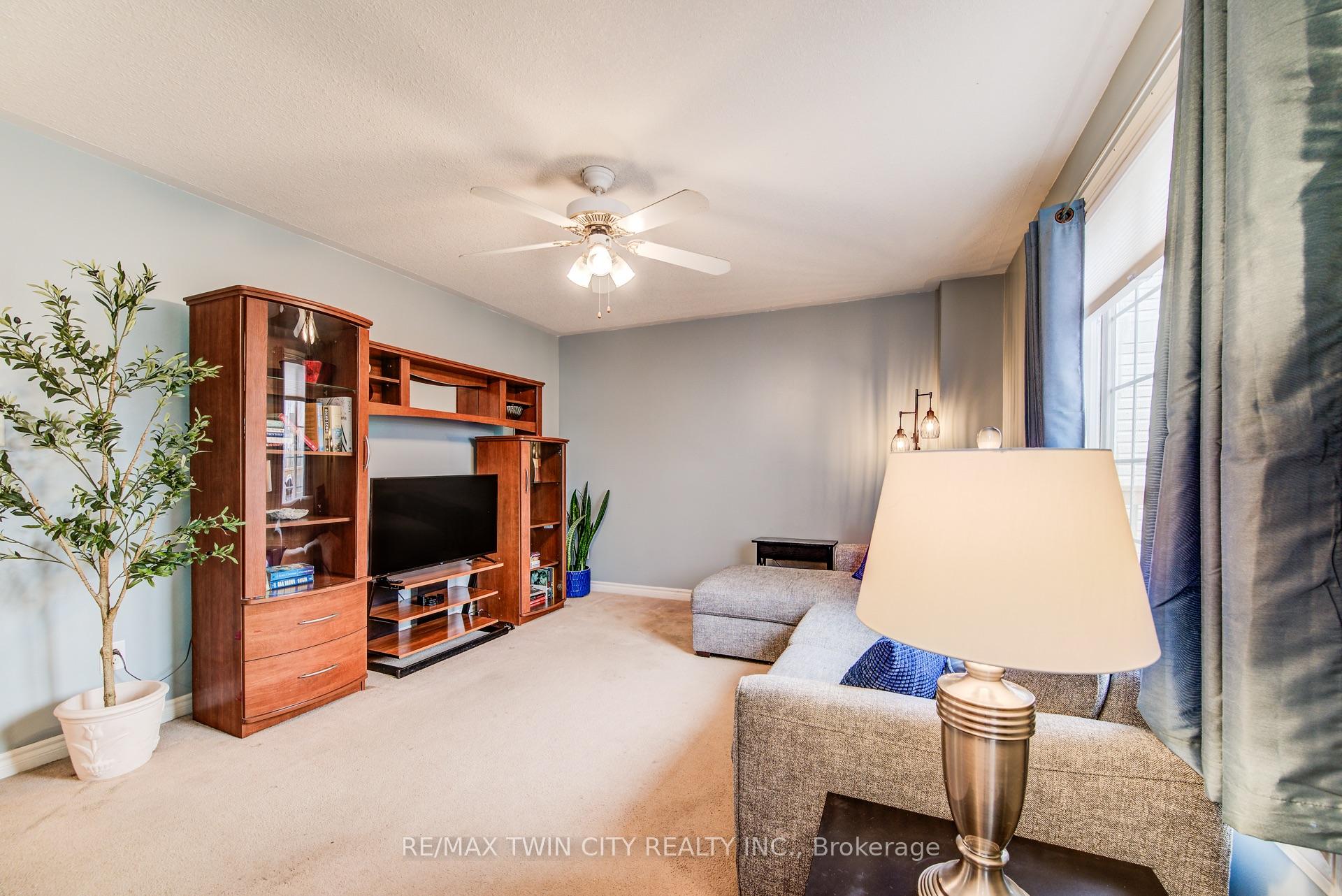 Photo 3 of 620 Yarmouth Drive, Waterloo — HOMEH