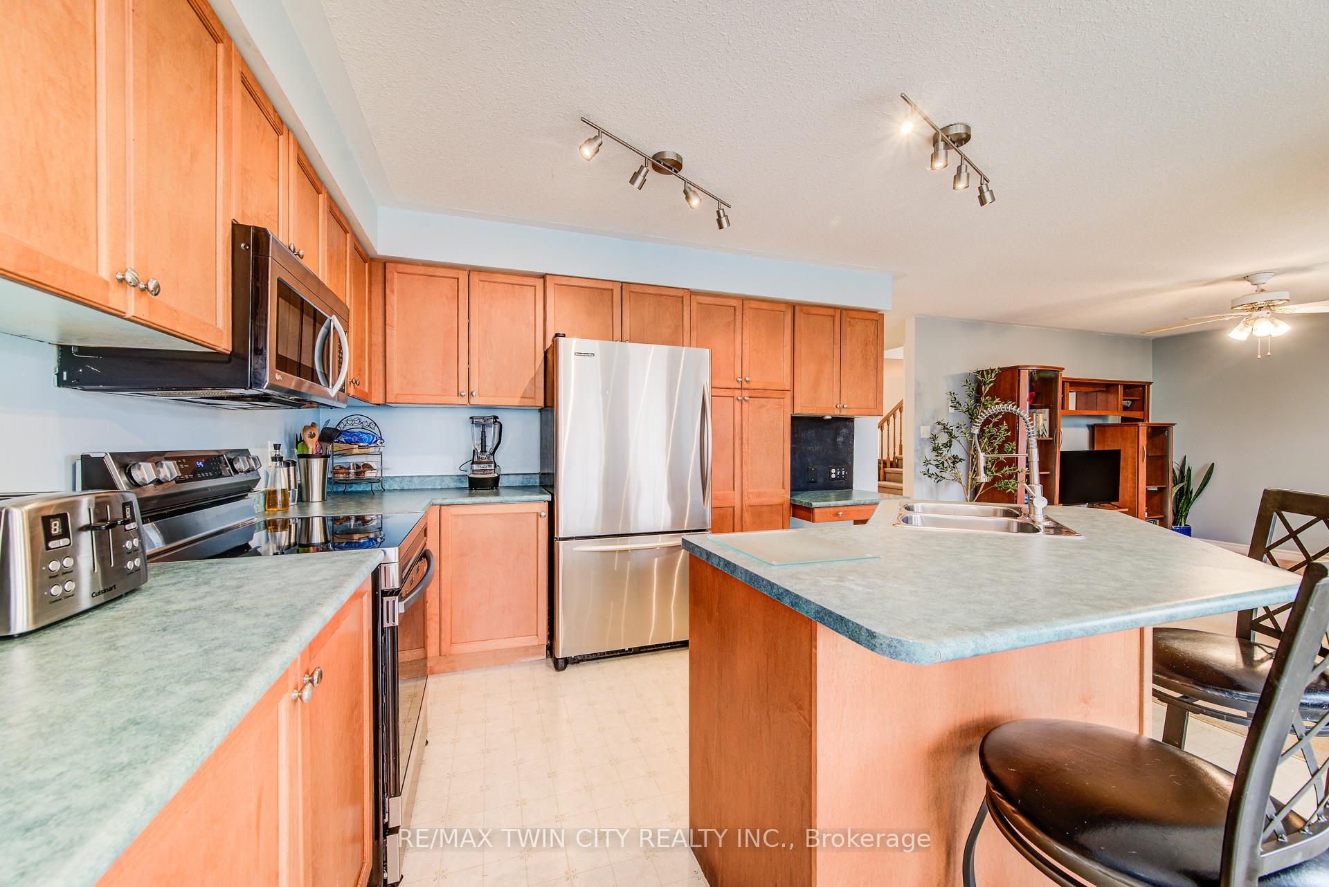 Photo 11 of 620 Yarmouth Drive, Waterloo — HOMEH