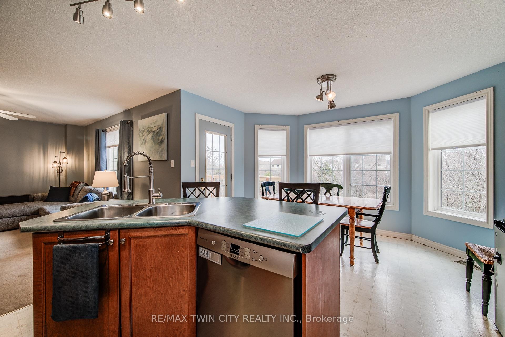 Photo 12 of 620 Yarmouth Drive, Waterloo — HOMEH