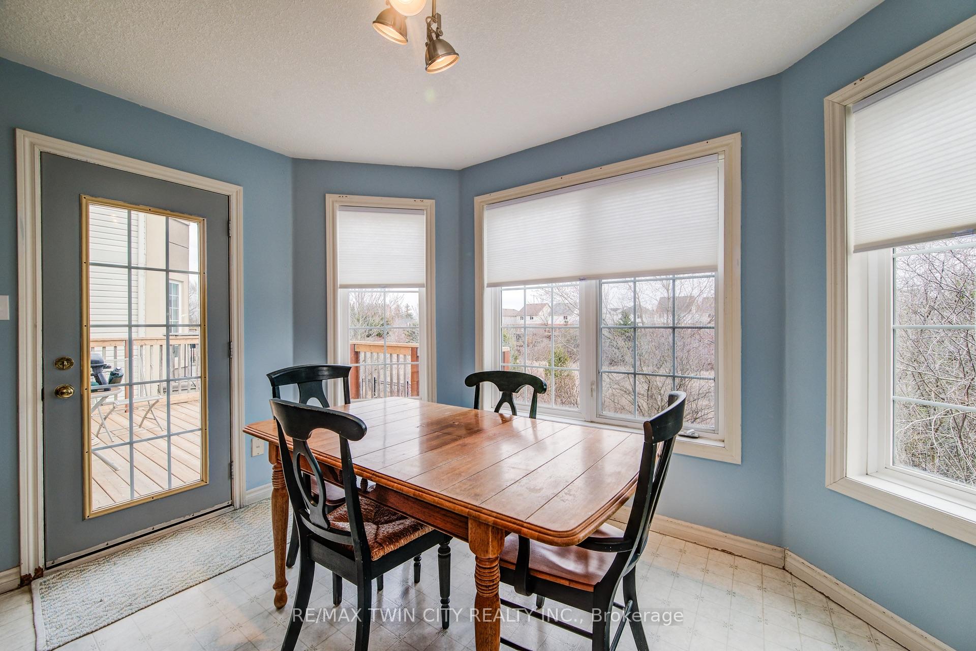 Photo 10 of 620 Yarmouth Drive, Waterloo — HOMEH