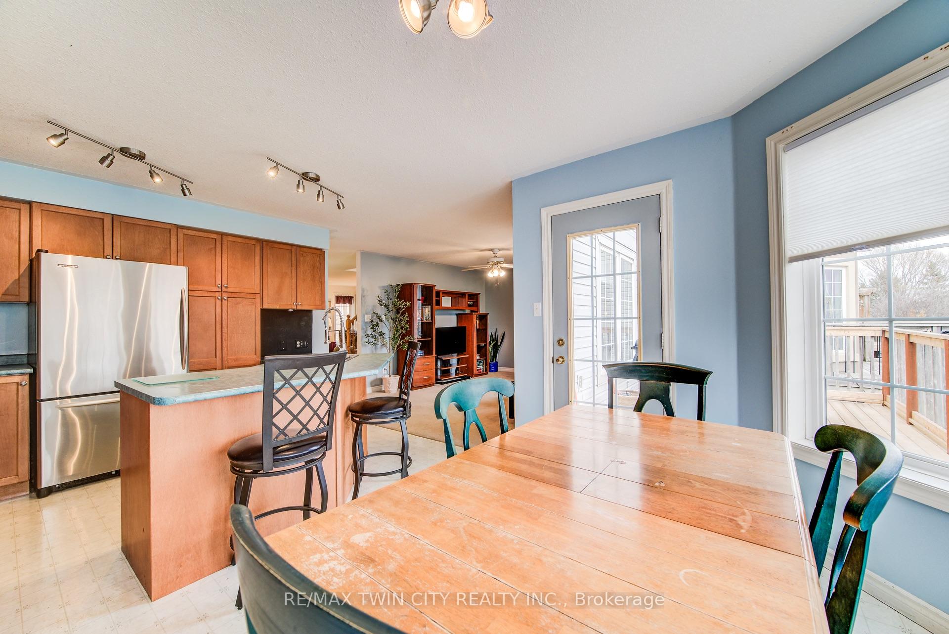 Photo 17 of 620 Yarmouth Drive, Waterloo — HOMEH