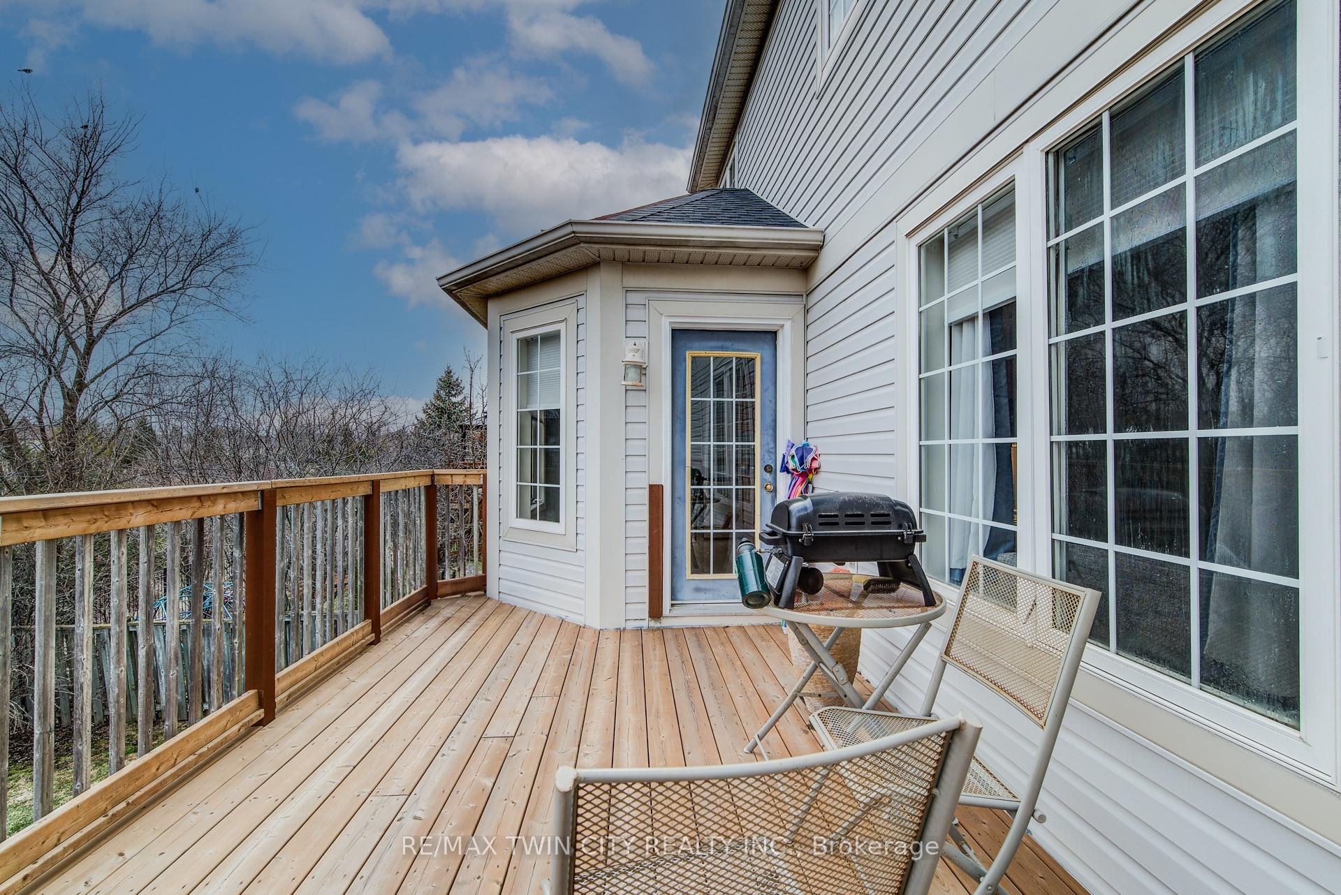 Photo 18 of 620 Yarmouth Drive, Waterloo — HOMEH