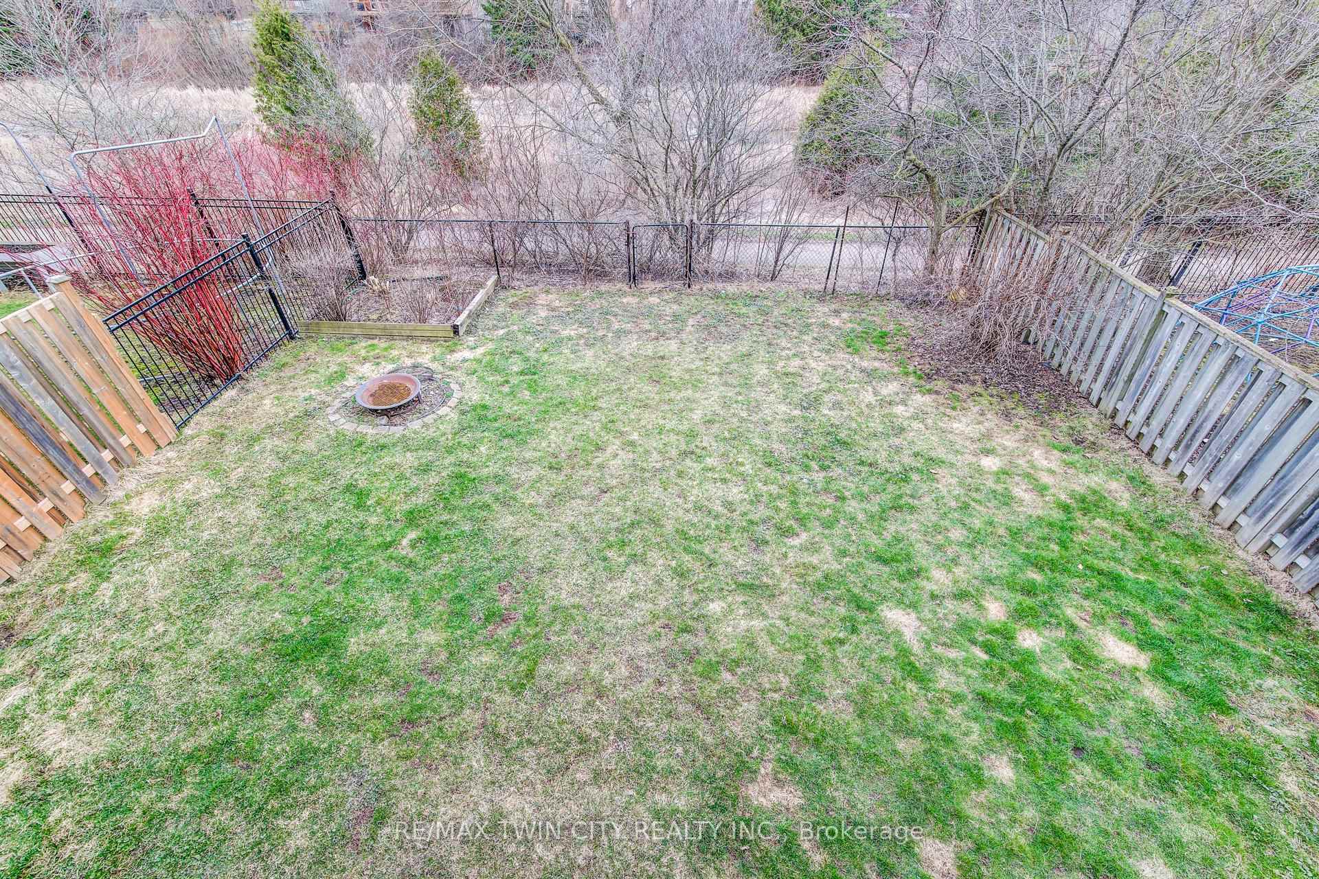 Photo 15 of 620 Yarmouth Drive, Waterloo — HOMEH