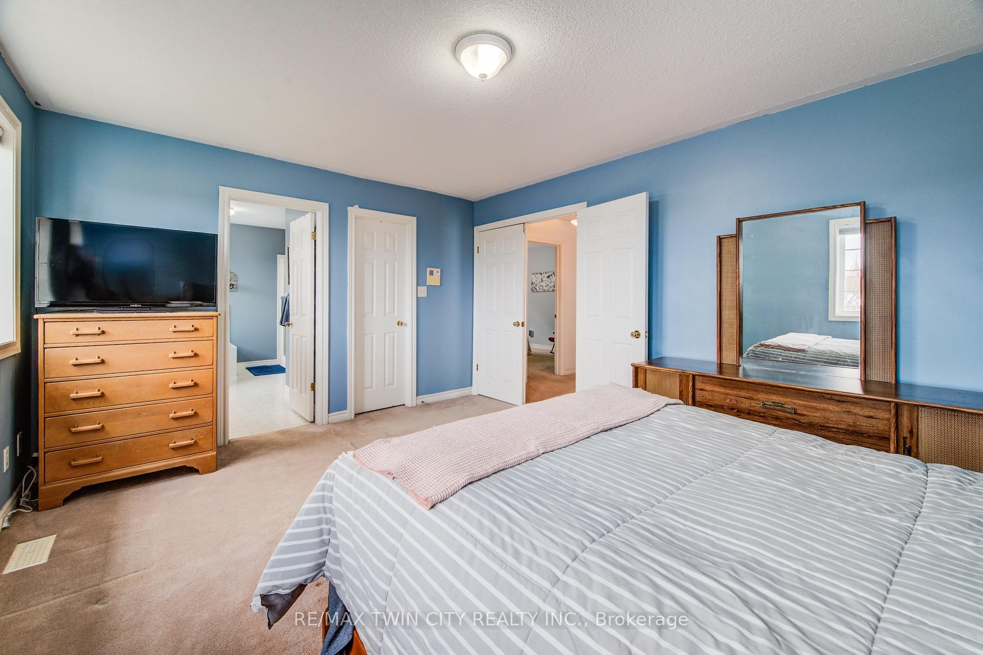 Photo 16 of 620 Yarmouth Drive, Waterloo — HOMEH