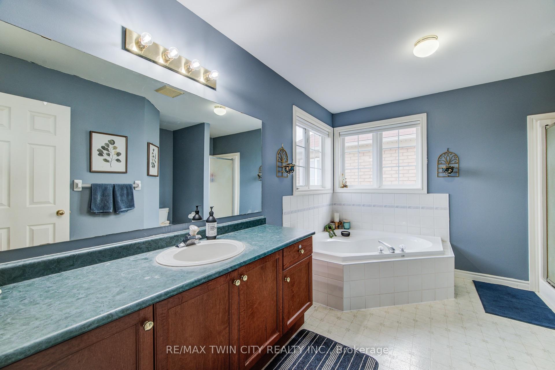 Photo 22 of 620 Yarmouth Drive, Waterloo — HOMEH