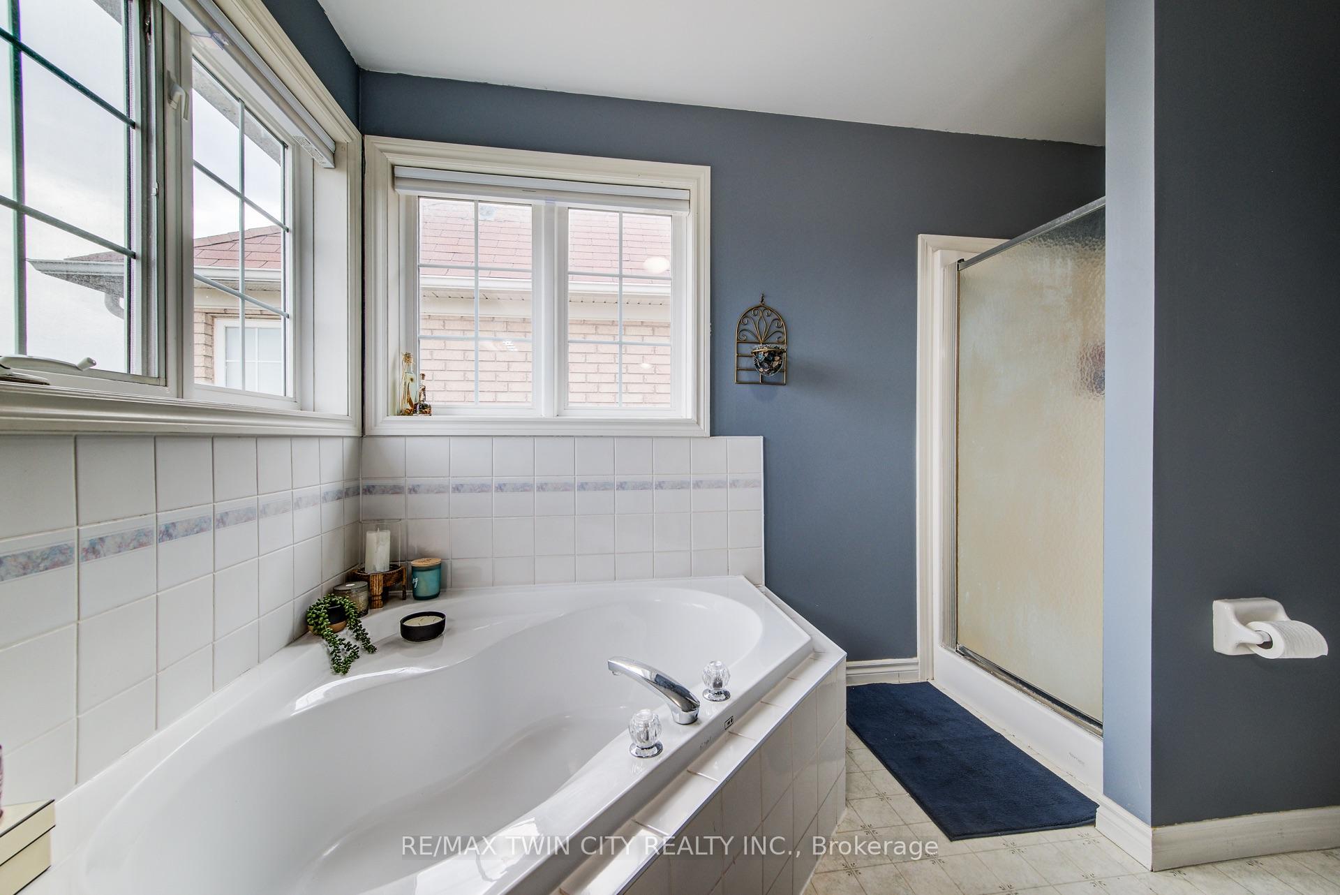 Photo 20 of 620 Yarmouth Drive, Waterloo — HOMEH