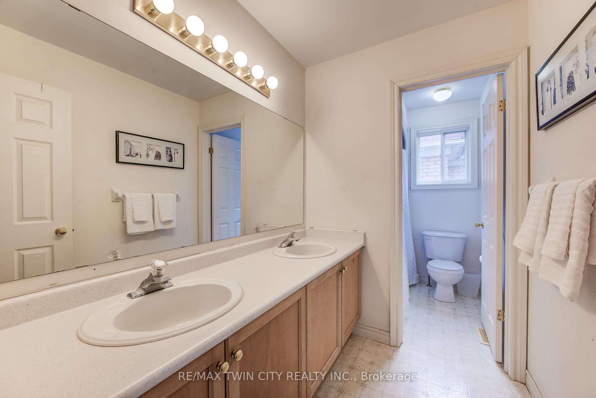 Photo 24 of 620 Yarmouth Drive, Waterloo — HOMEH