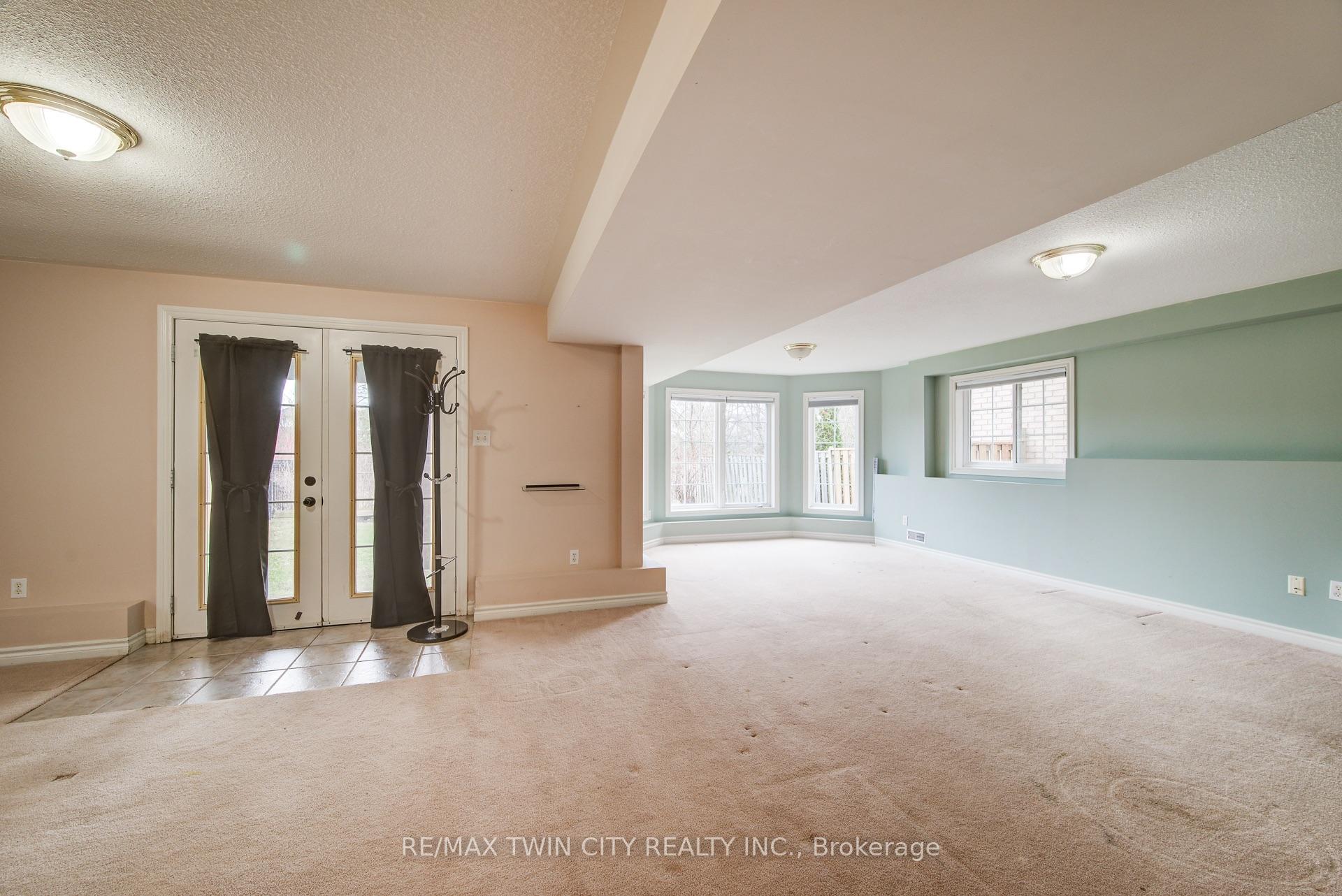 Photo 40 of 620 Yarmouth Drive, Waterloo — HOMEH