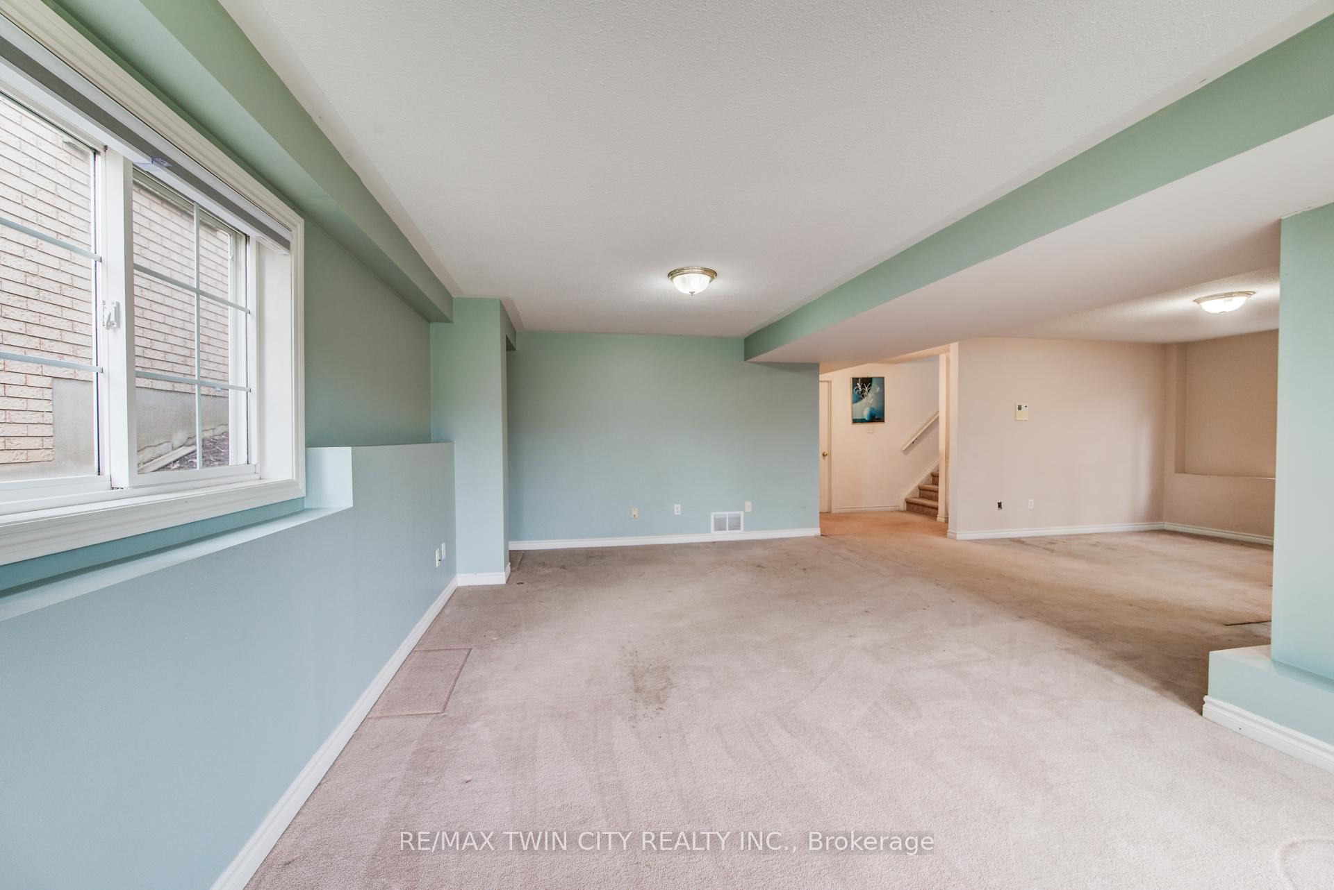 Photo 27 of 620 Yarmouth Drive, Waterloo — HOMEH